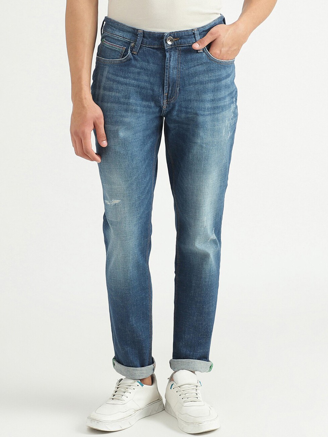 

United Colors of Benetton Men Blue Slim Fit Mildly Distressed Light Fade Jeans