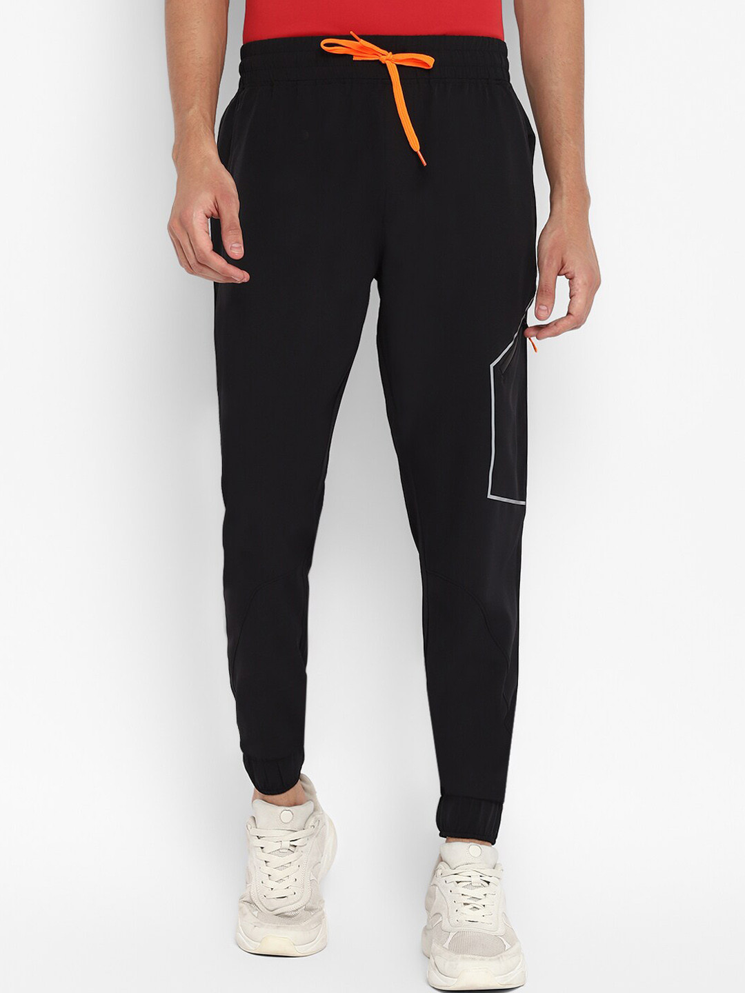 

Yuuki Men Black Solid Regular Fit Joggers