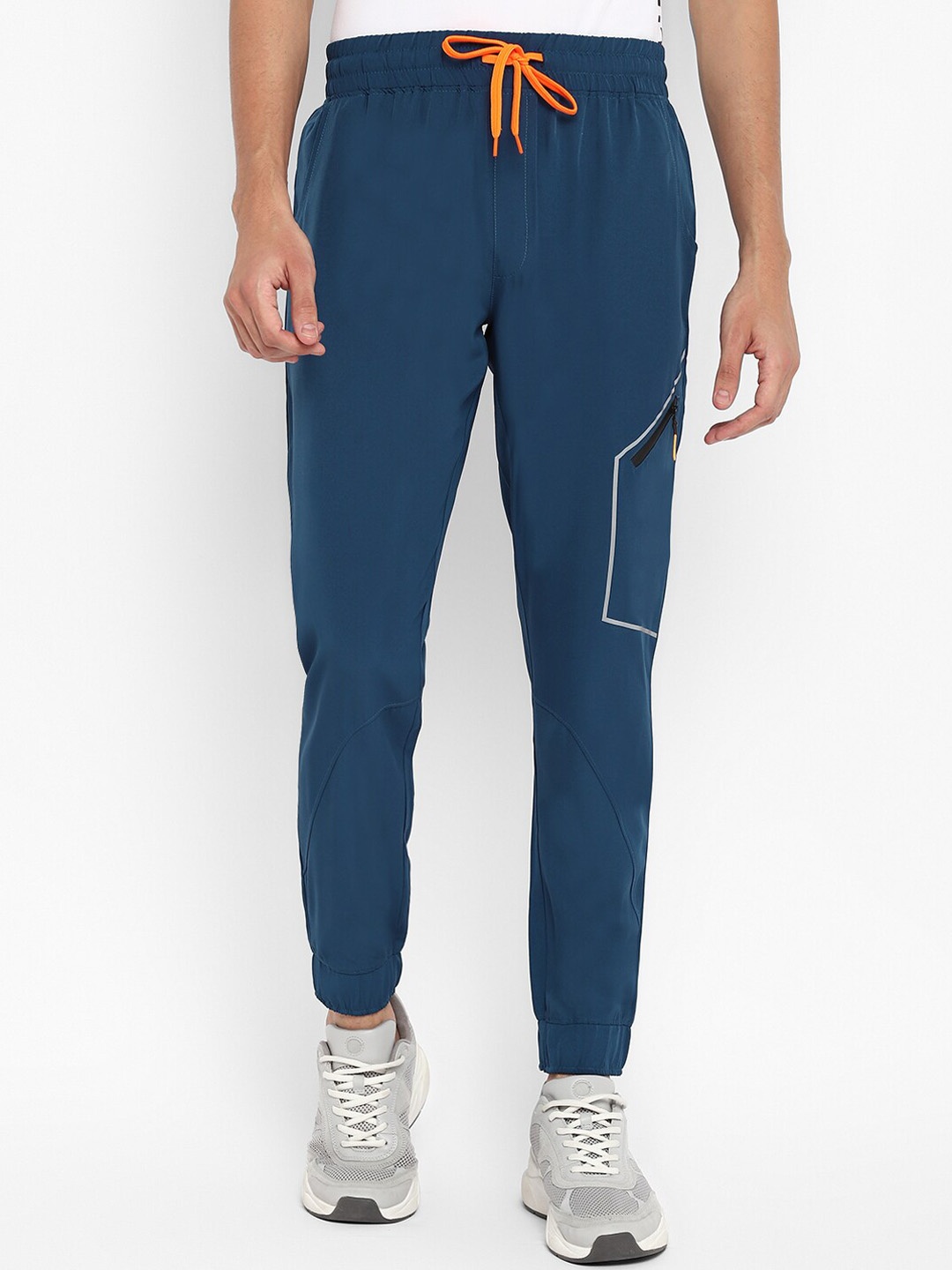

Yuuki Men Blue Solid Regular Fit Joggers