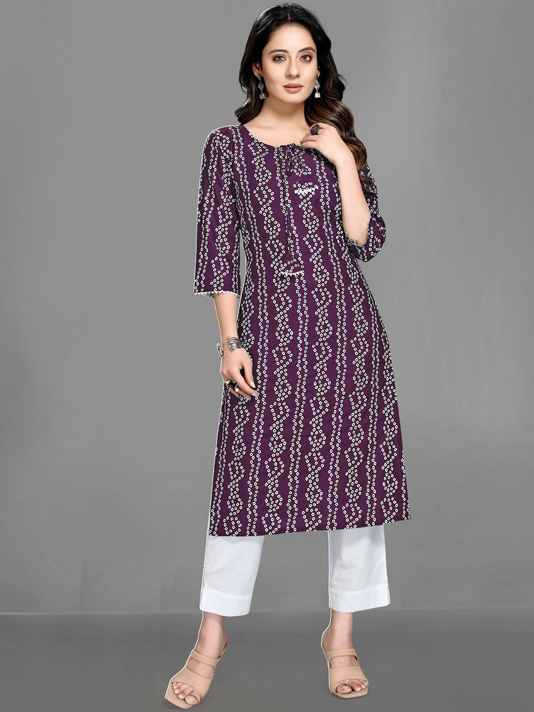 

Queenswear Creation Women Purple Geometric Thread Work Kurta