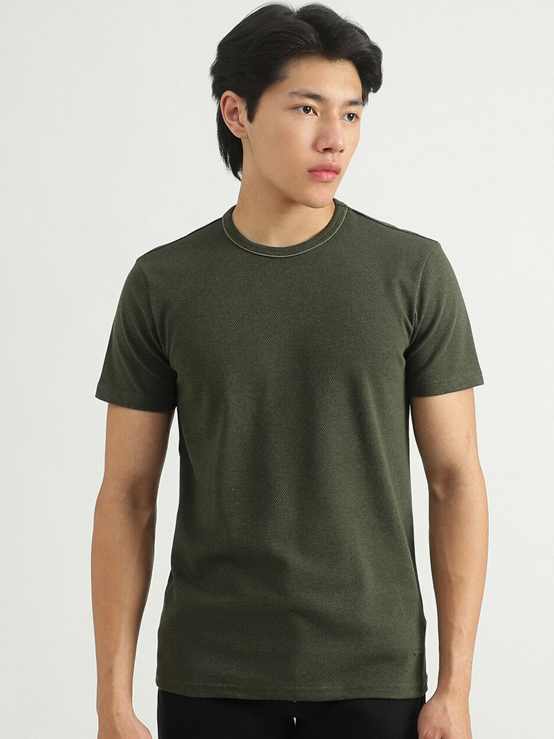 

United Colors of Benetton Men Olive Green Solid T-shirt