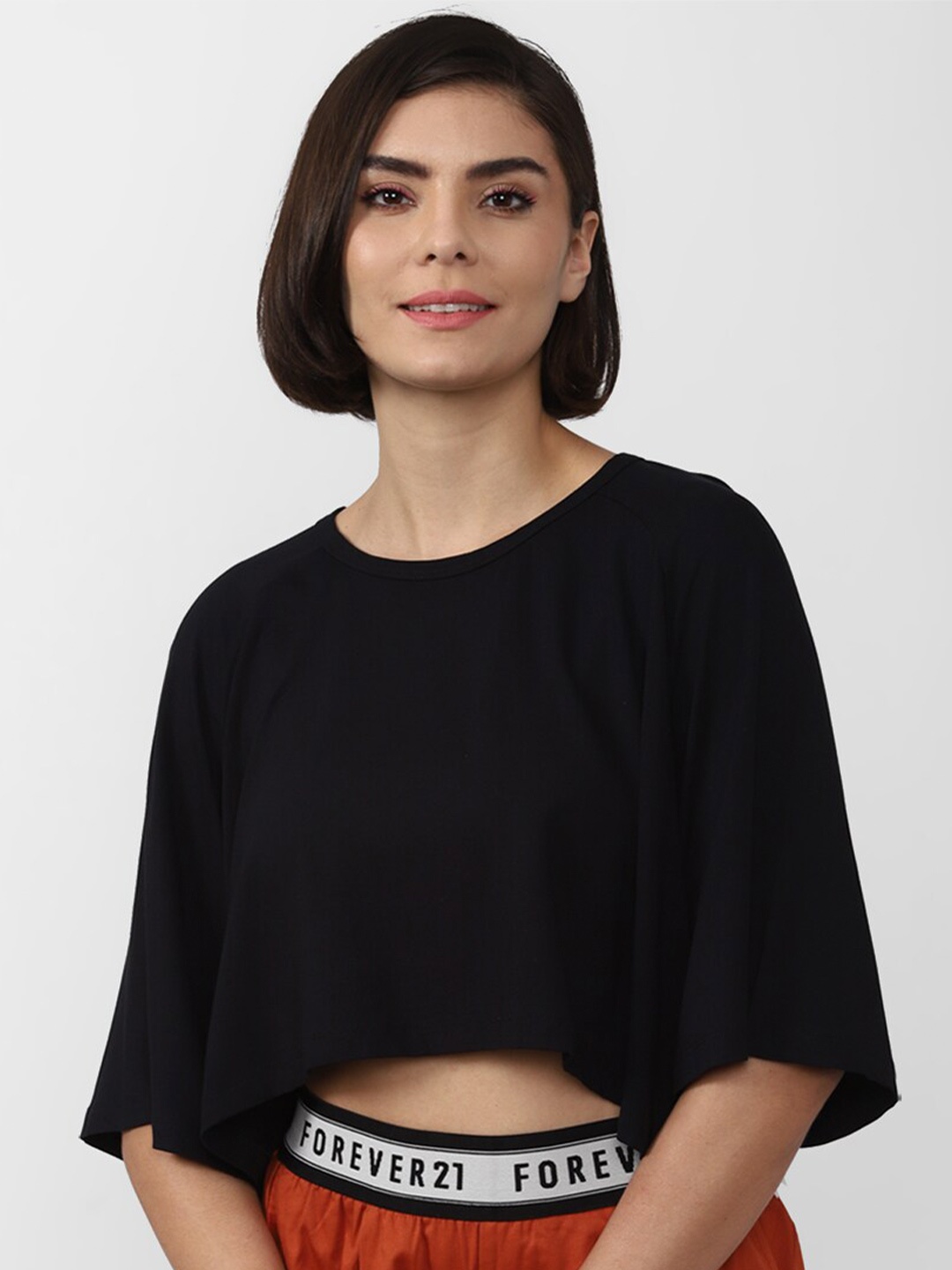 

FOREVER 21 Black Solid Crop Top