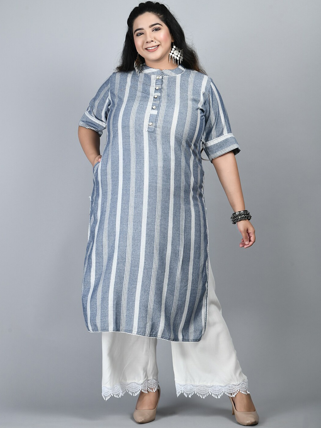 

PrettyPlus by Desinoor com Women Grey Striped Kurta