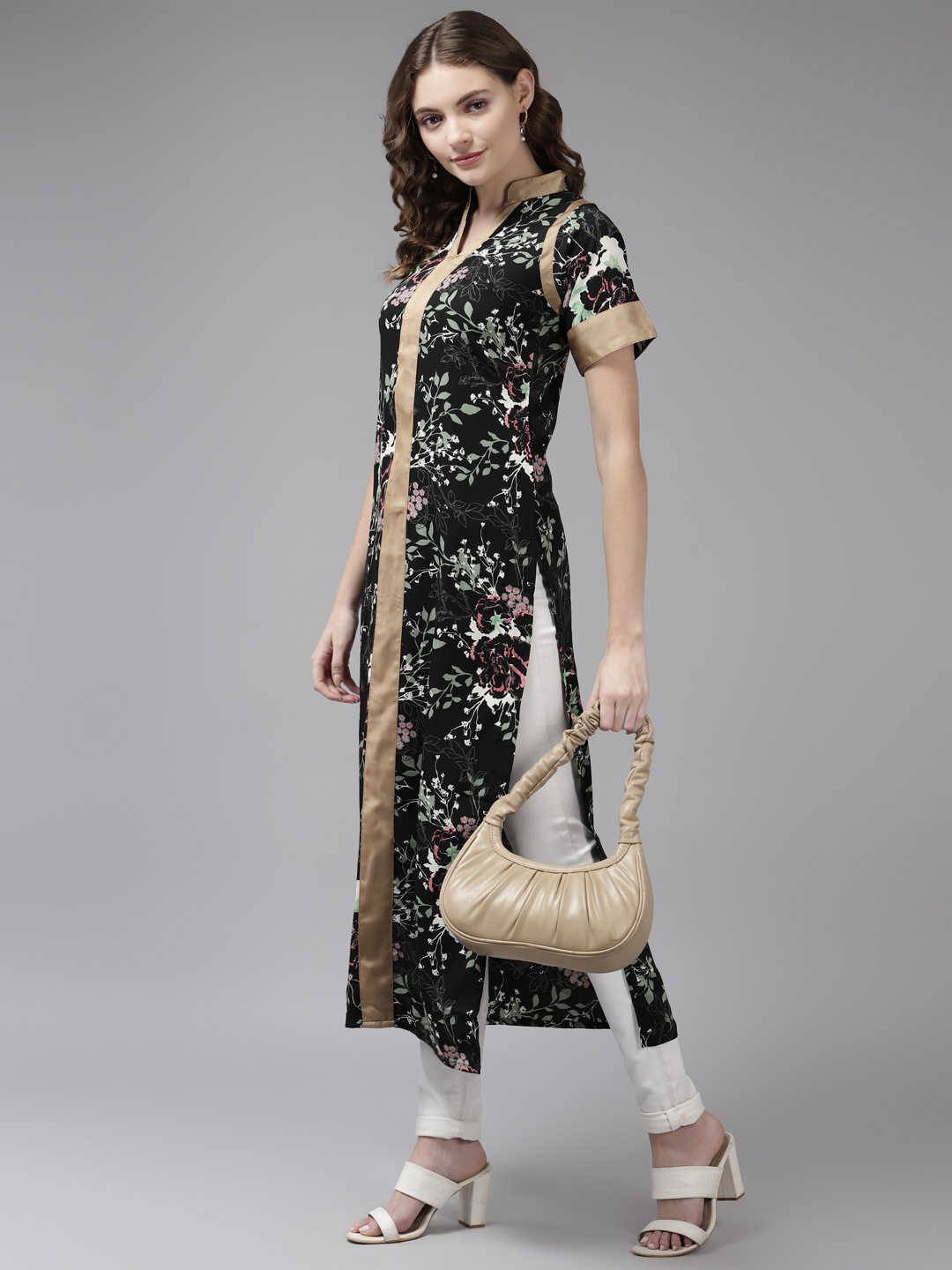 

Aarika Women Black & Green Floral Print Georgette Kurta