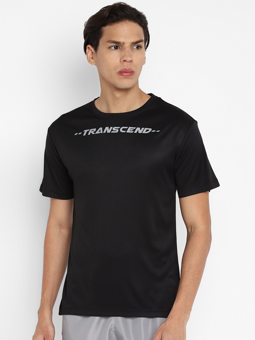 

Yuuki Men Black Typography T-shirt