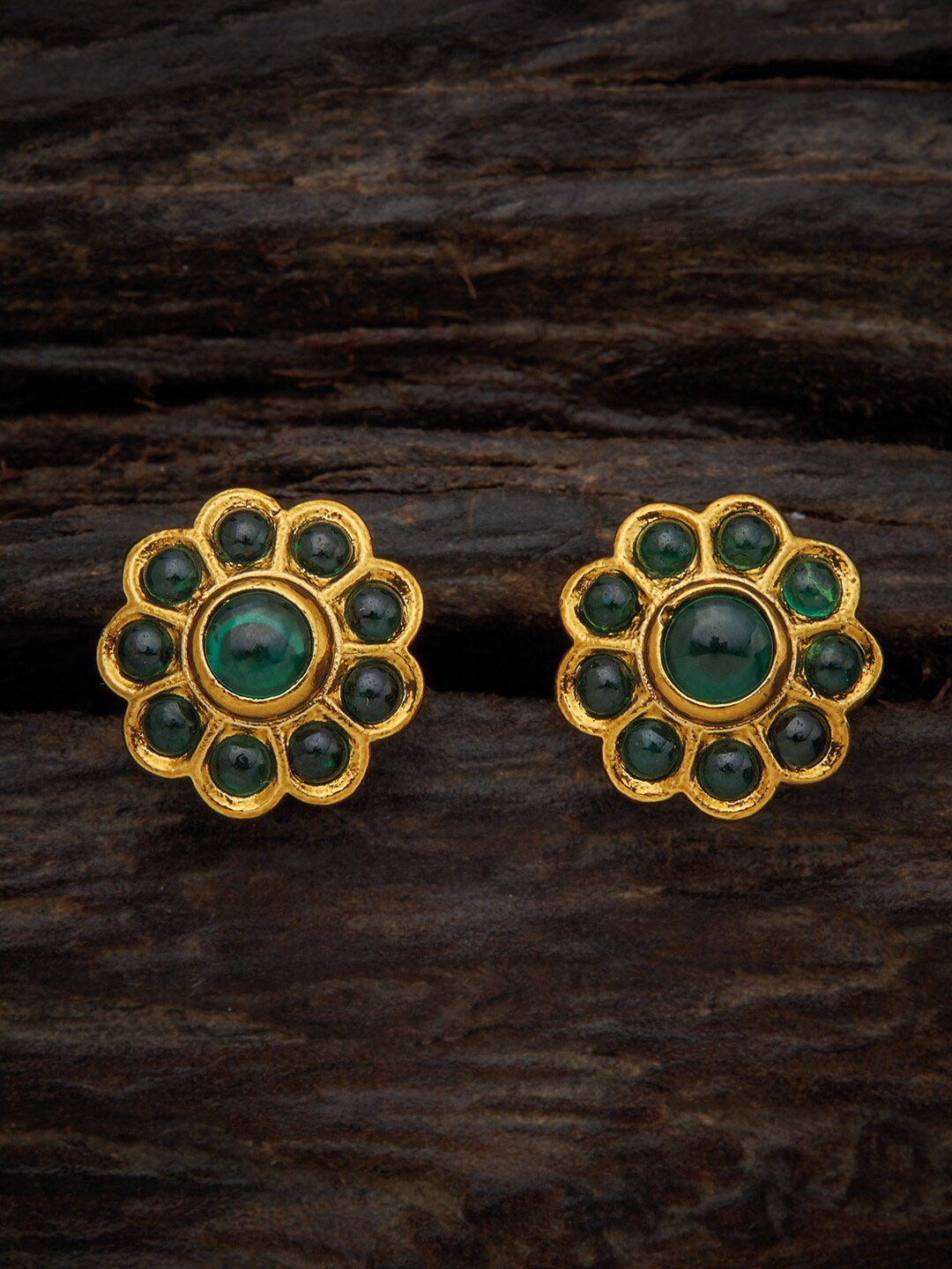 

Kushal's Fashion Jewellery Green & Gold-Plated Floral Studs Earrings