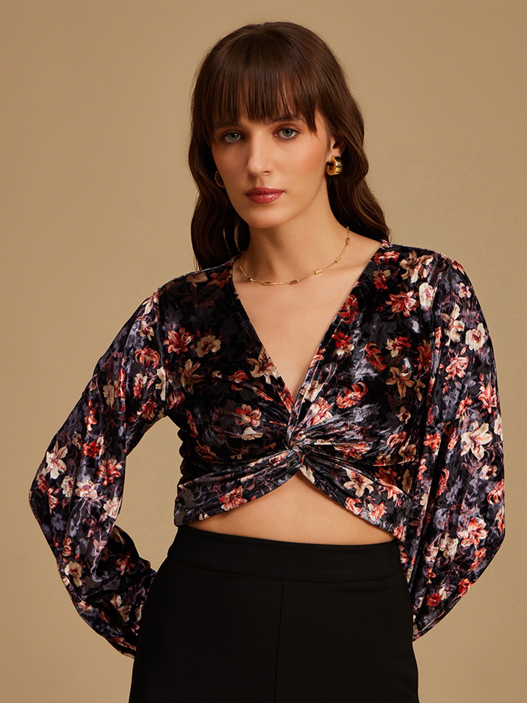 

Kazo Black Floral Print Blouson Crop Top