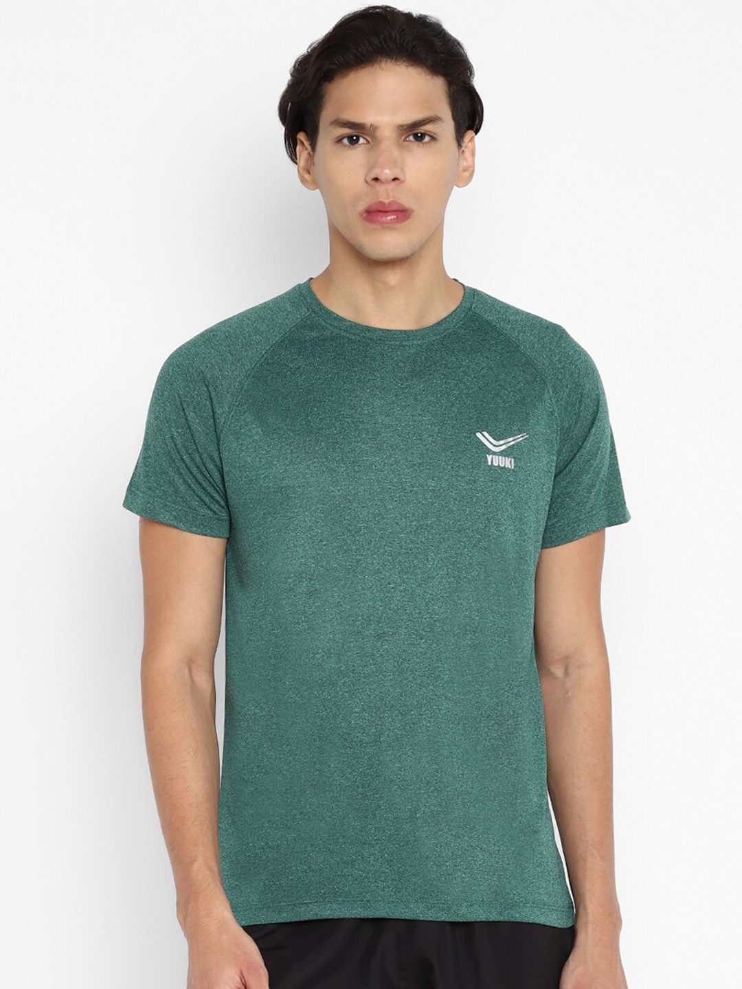 

Yuuki Men Green Solid Brand Logo T-shirt