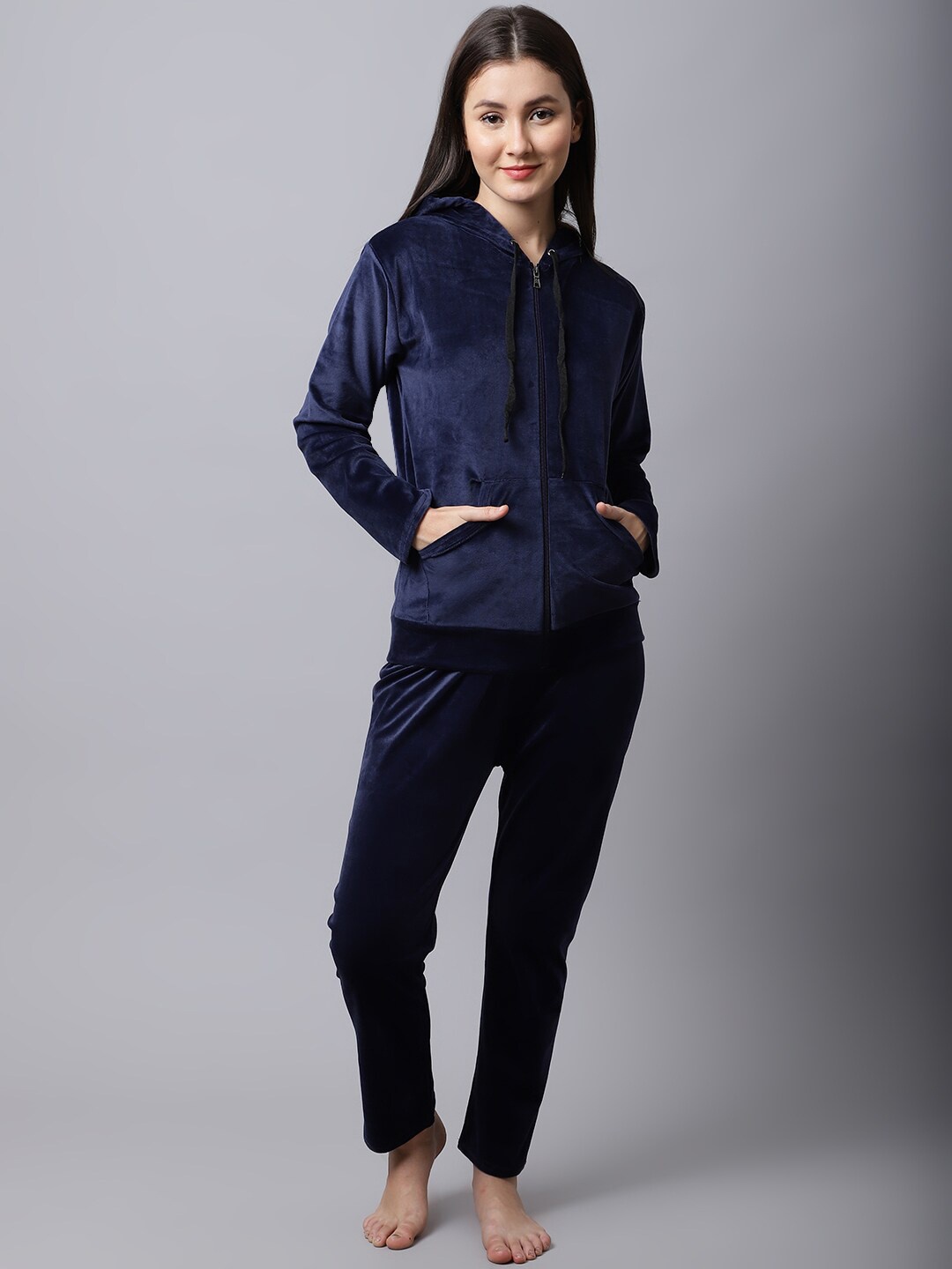 

TAG 7 Women Navy Blue Solid Hooded Long Sleeves Velvet Night suit