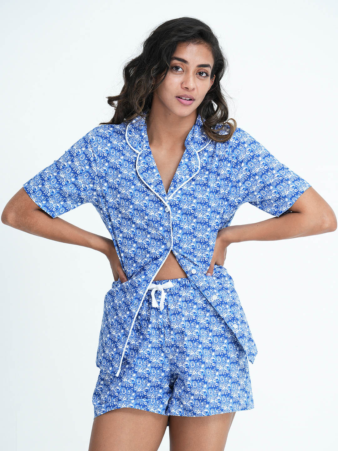 

mackly Women Blue & White Floral Printed Night suit