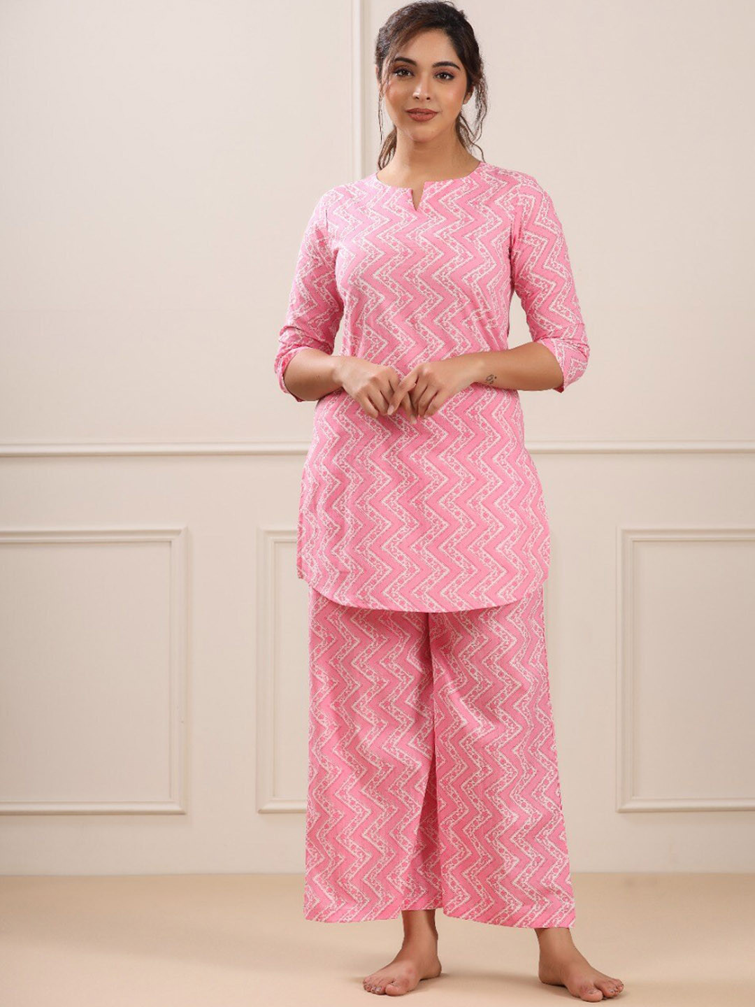 

JISORA Women Pink & White Pure Cotton Printed Night suit