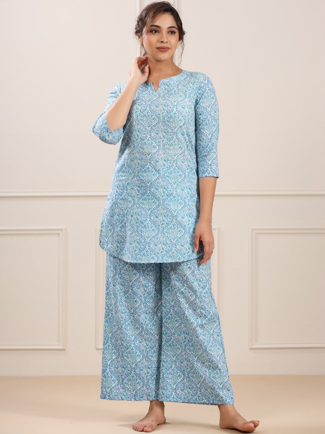 

JISORA Women Blue & White Pure Cotton Printed Night suit