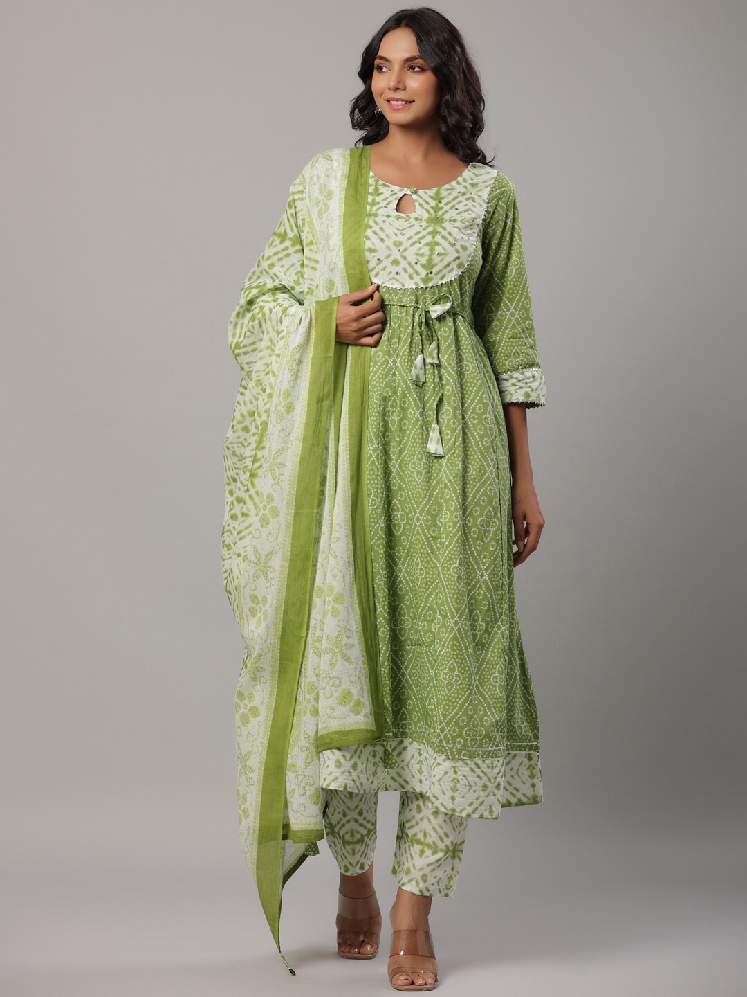 

PK Fashions Women Green Floral Printed Pure Cotton Kurta with Trousers & With Dupatta