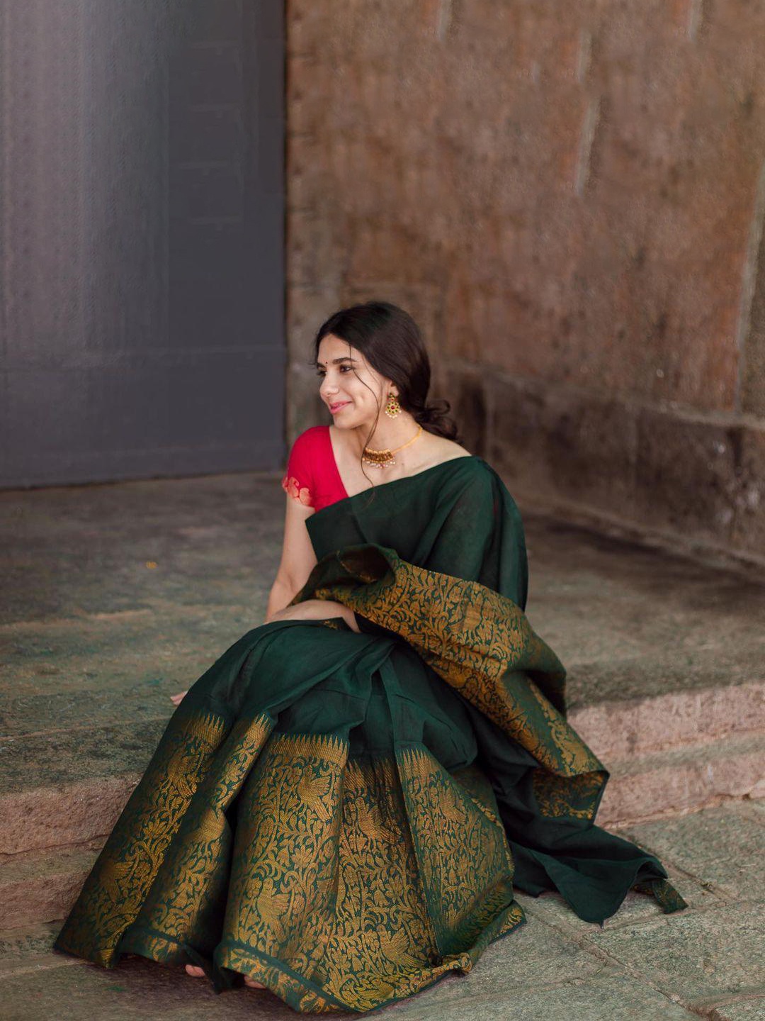 

Wuxi Green & Gold-Toned Ethnic Motifs Zari Pure Silk Banarasi Saree