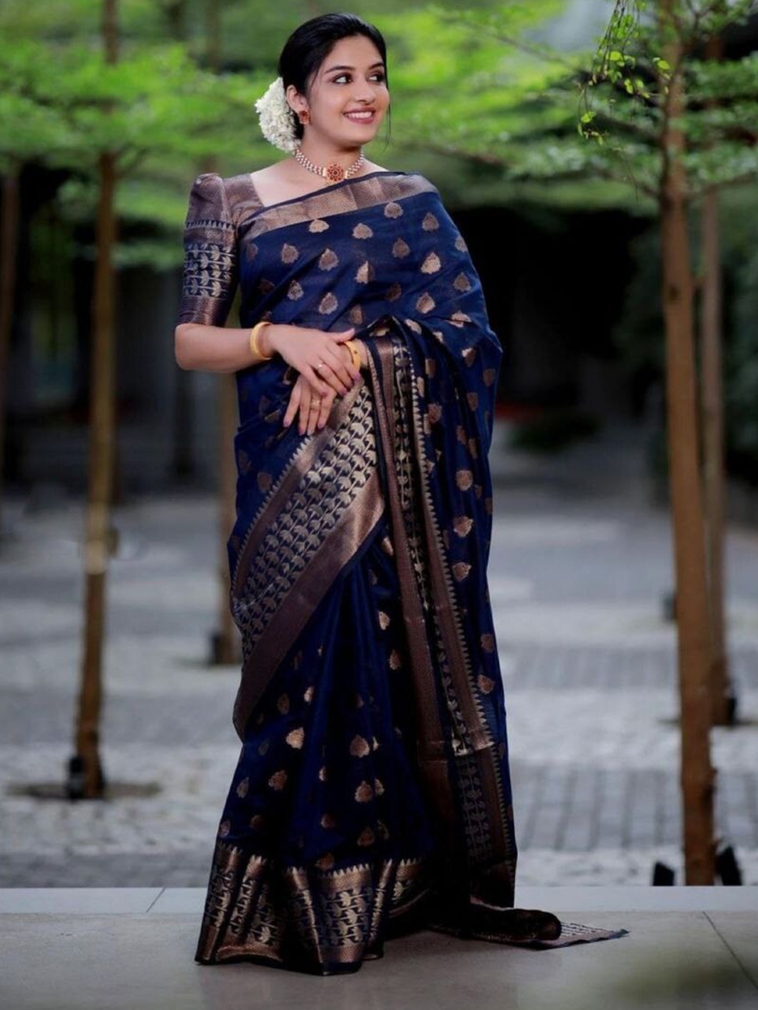 

Wuxi Navy Blue & Gold-Toned Ethnic Motifs Zari Pure Silk Banarasi Saree