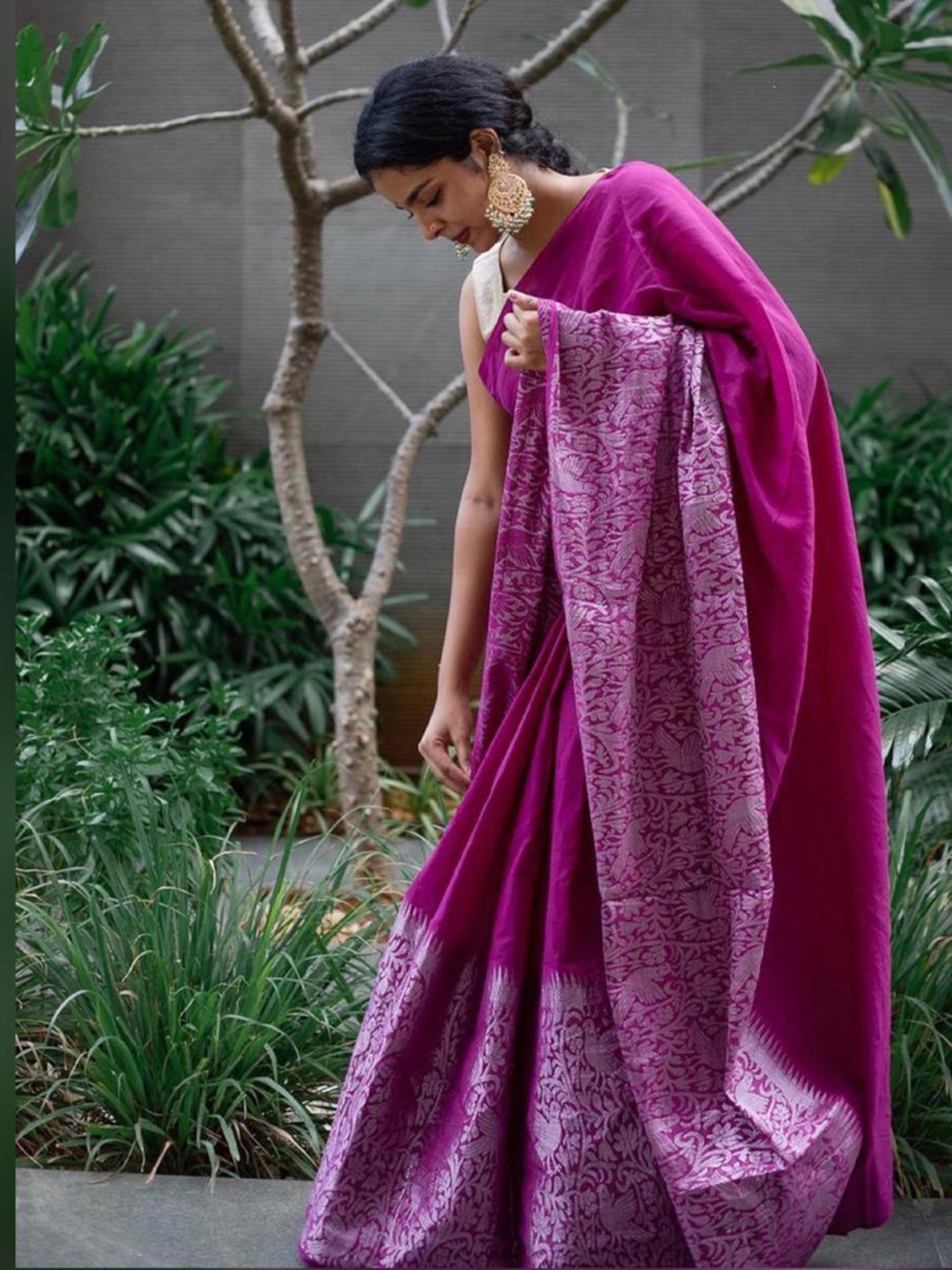 

Wuxi Pink & Silver-Toned Zari Pure Silk Banarasi Saree