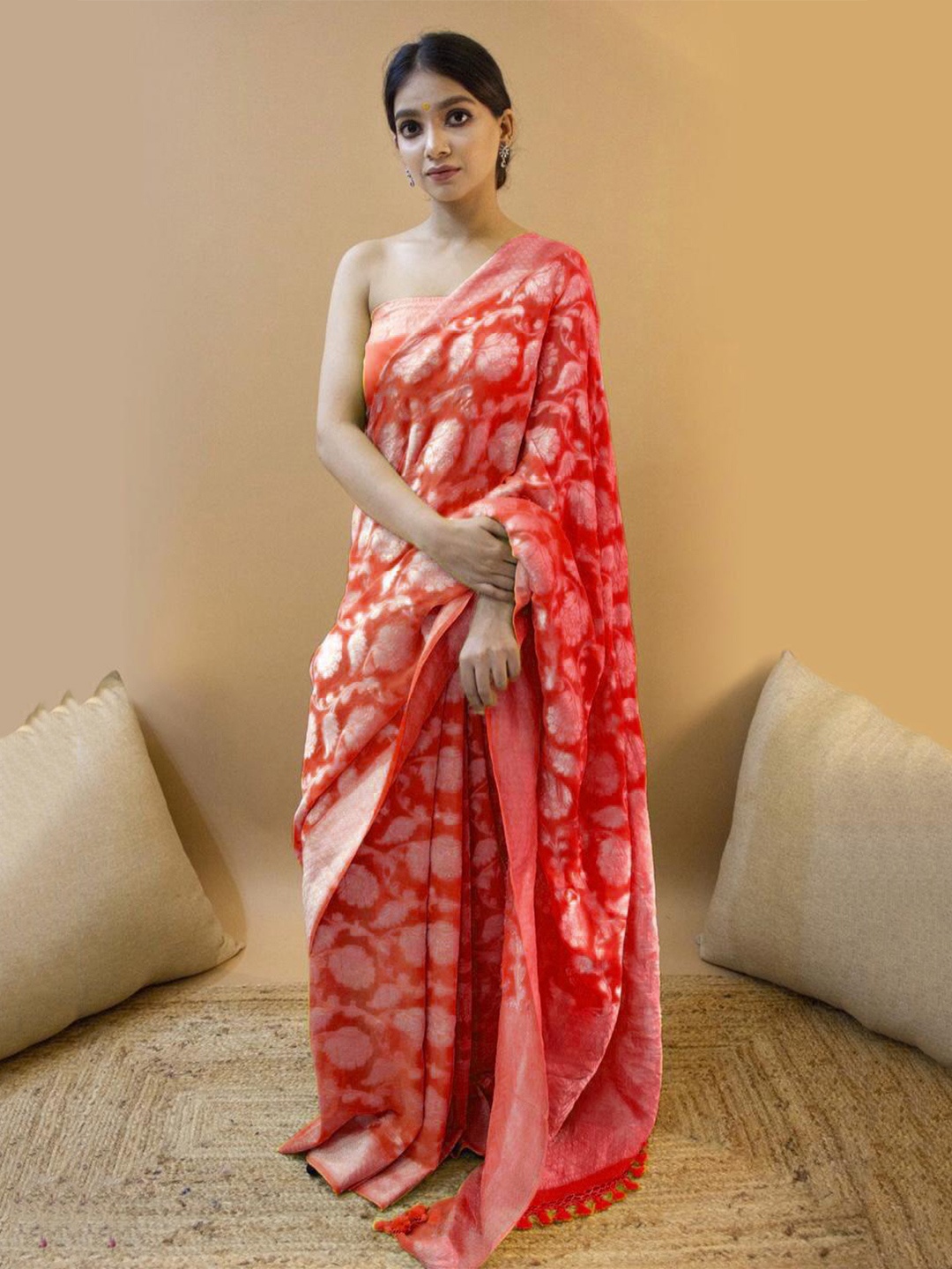 

Jinax Red & Silver-Toned Floral Zari Pure Silk Banarasi Saree