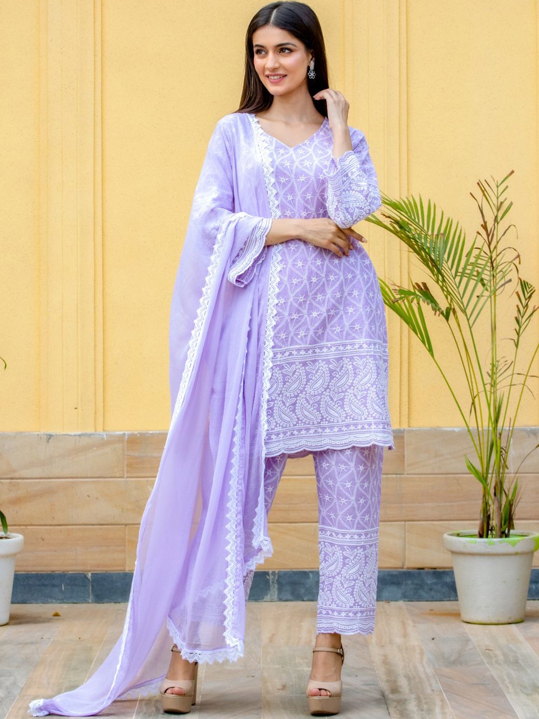 

HOUSE OF JAMOTI Women Paisley Embroidered Kurta with Trouser Set, Violet