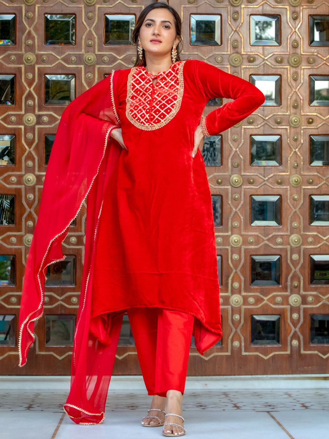 

HOUSE OF JAMOTI Women Yoke Design Beads and Stones Kurta with Trousers & With Dupatta, Red