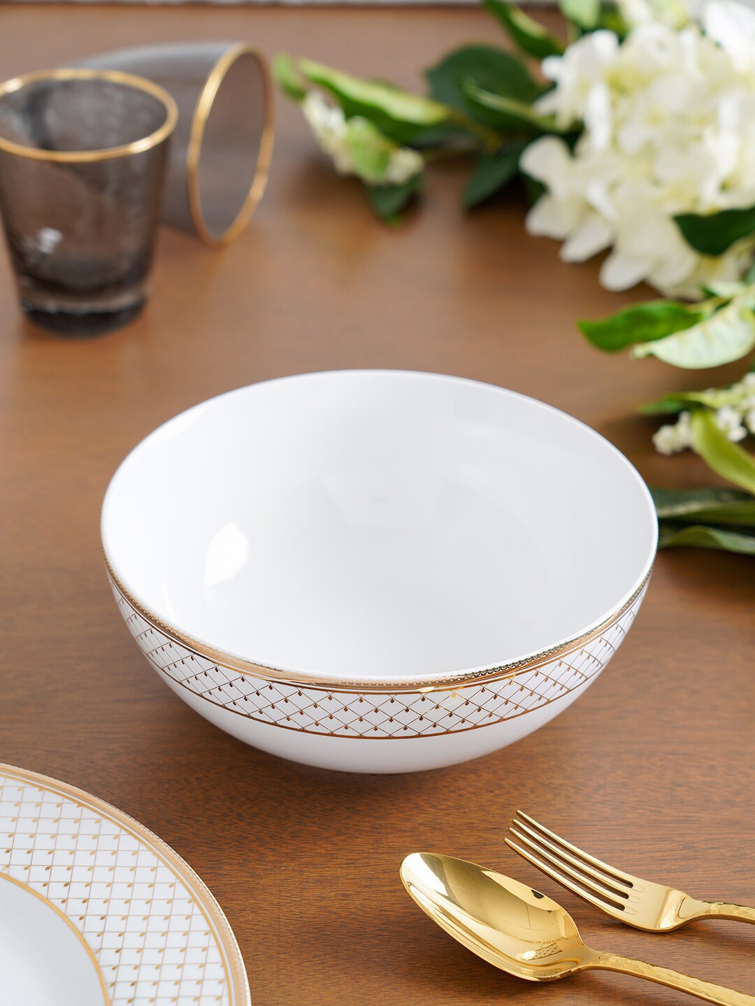 

Pure Home and Living White & Gold Interlaced Design Serving Bowl