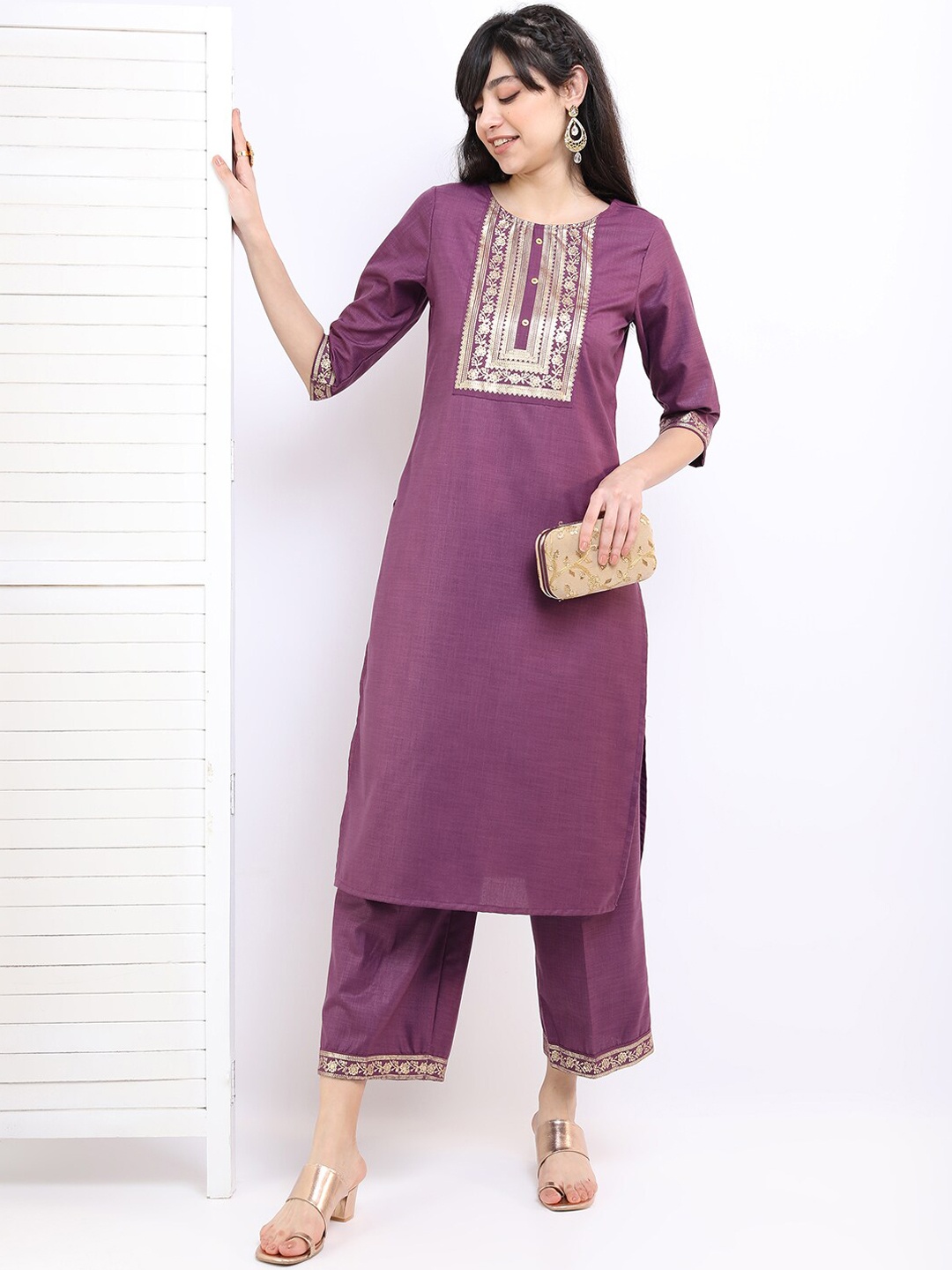 

Vishudh Women Floral Yoke Design Kurta with Palazzos, Purple