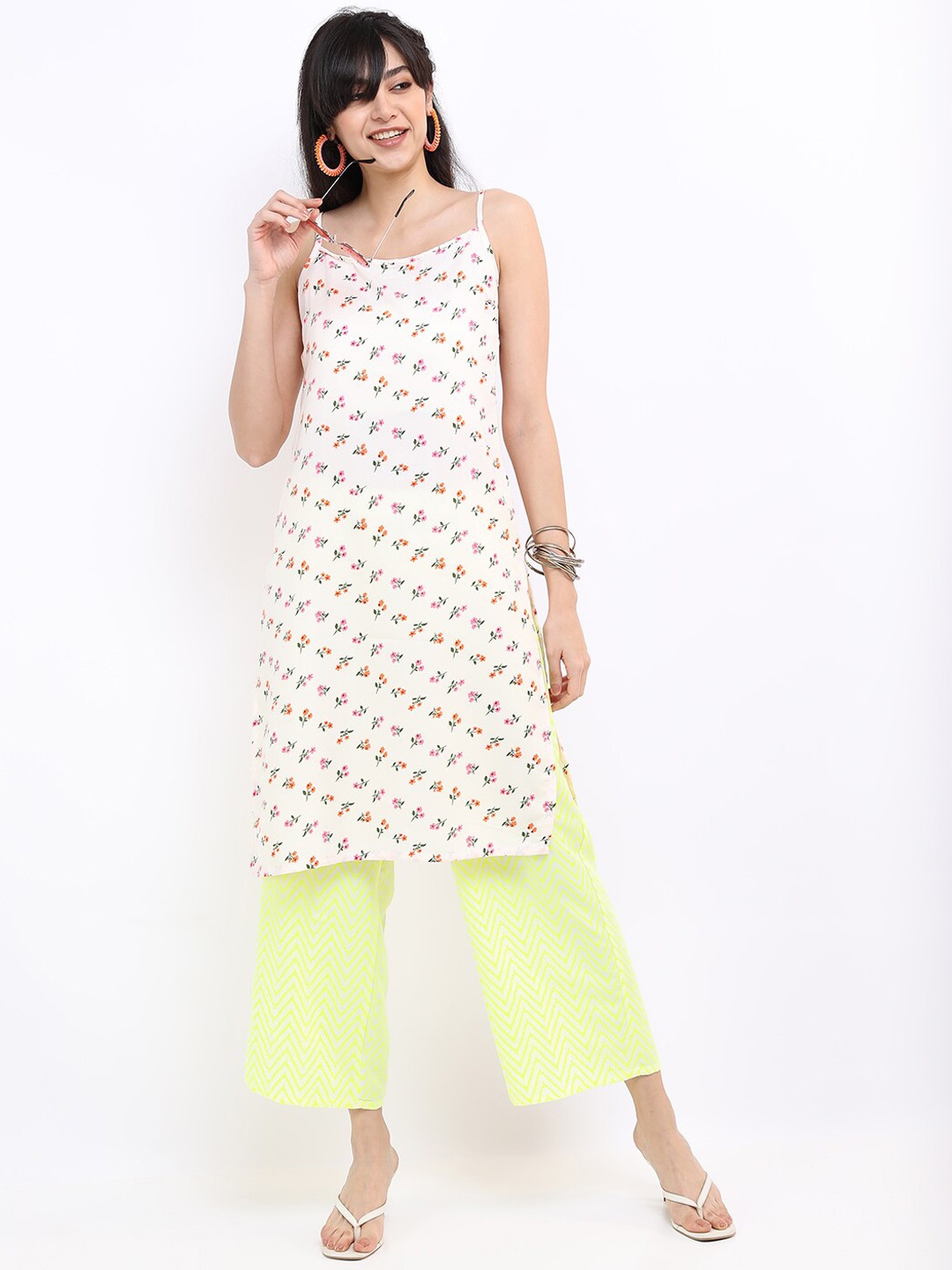 

Vishudh Women Off White & Green Floral Printed Sleeveless Straight Kurta