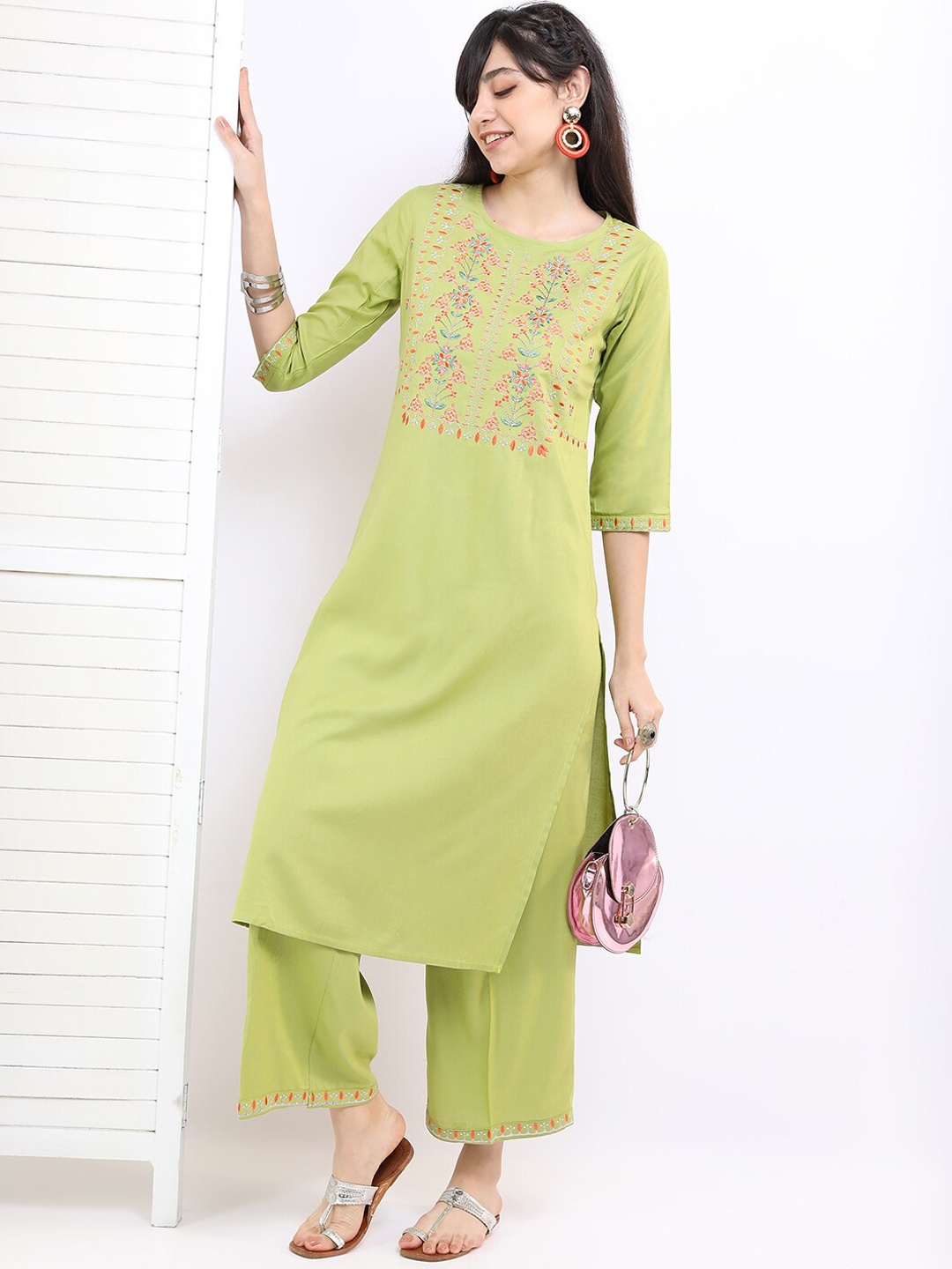 

Vishudh Women Floral Yoke Design Kurta with Palazzos, Green