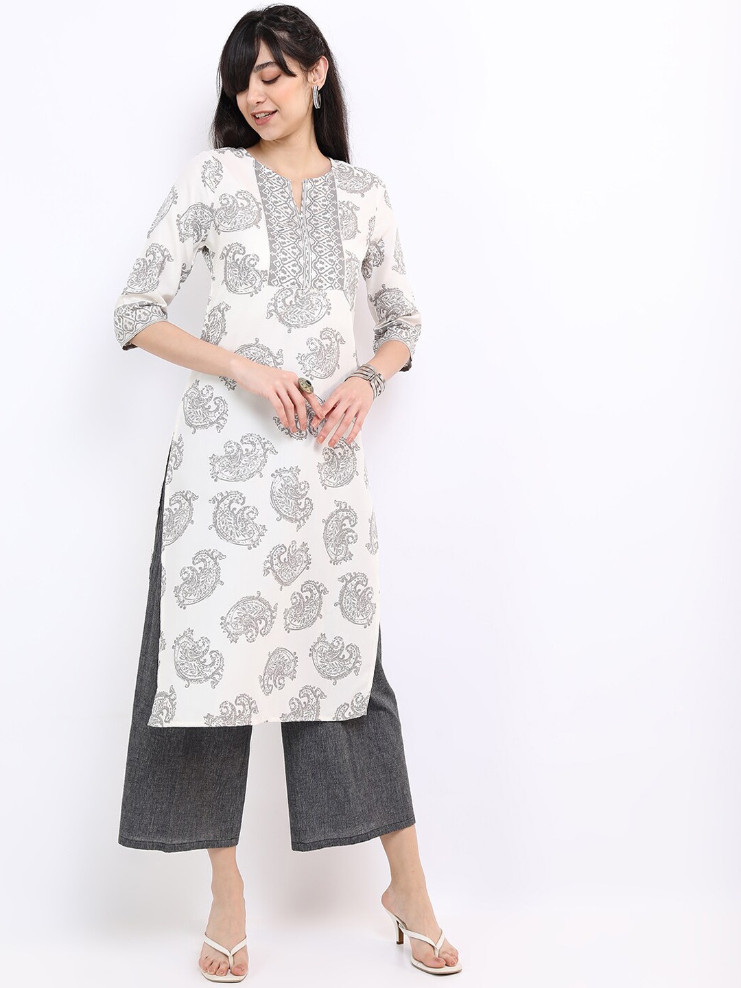 

Vishudh Women Off White & Black Paisley Printed Straight Kurta