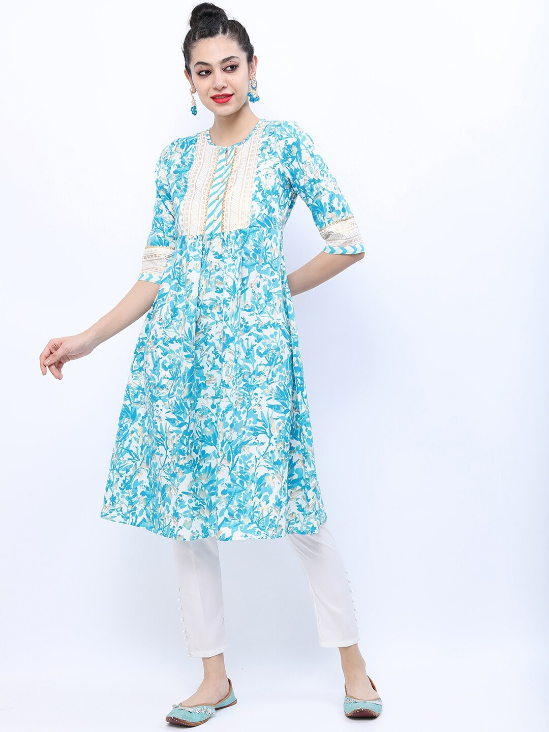 

Vishudh Women Turquoise Blue & White Floral Printed A-Line Kurta