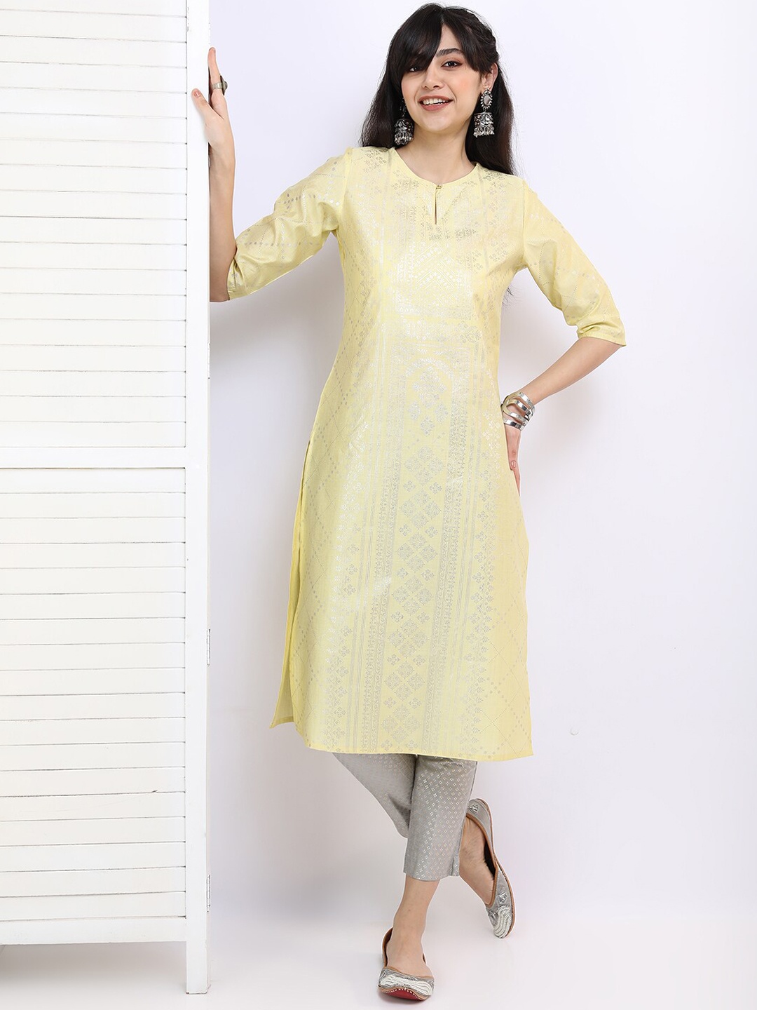 

Vishudh Women Yellow & Silver-Toned Printed Keyhole Neck Straight Kurta
