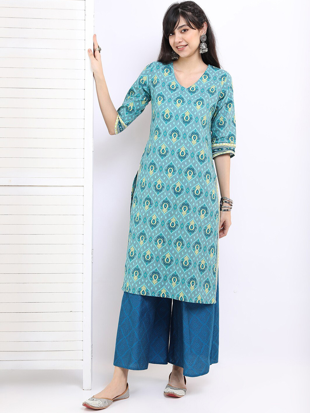 

Vishudh Women Blue & Yellow Printed Straight Kurta