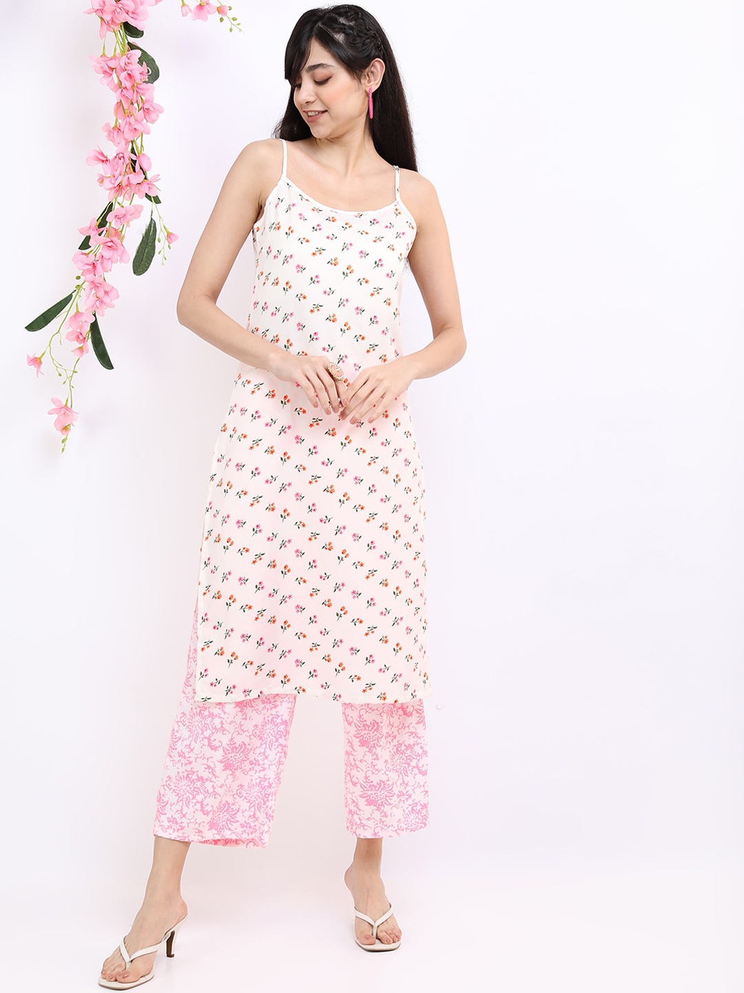 

Vishudh Women Off White & Green Floral Printed Sleeveless Straight Kurta