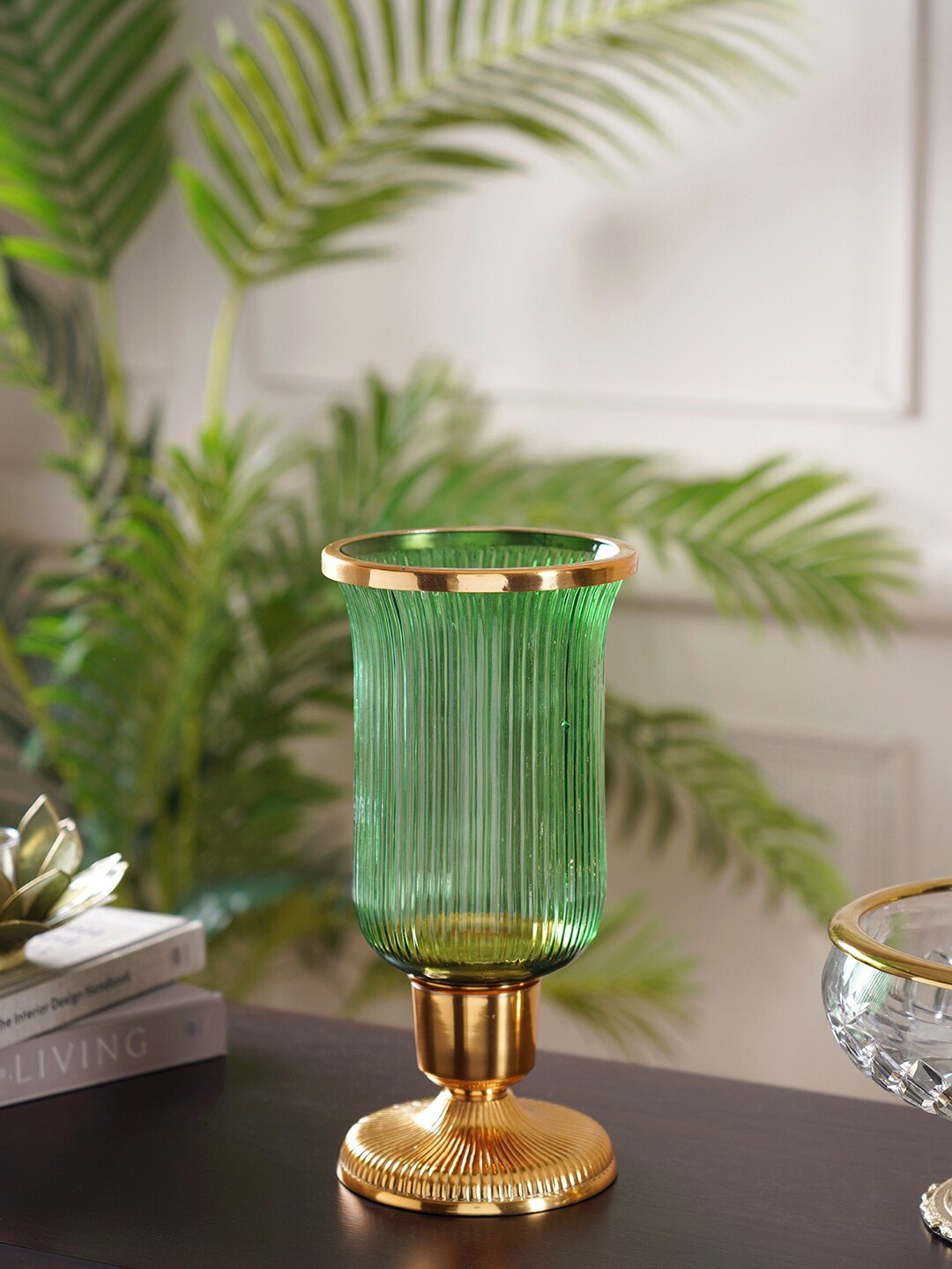 

Pure Home and Living Green & Gold-Toned Textured Candle Holders