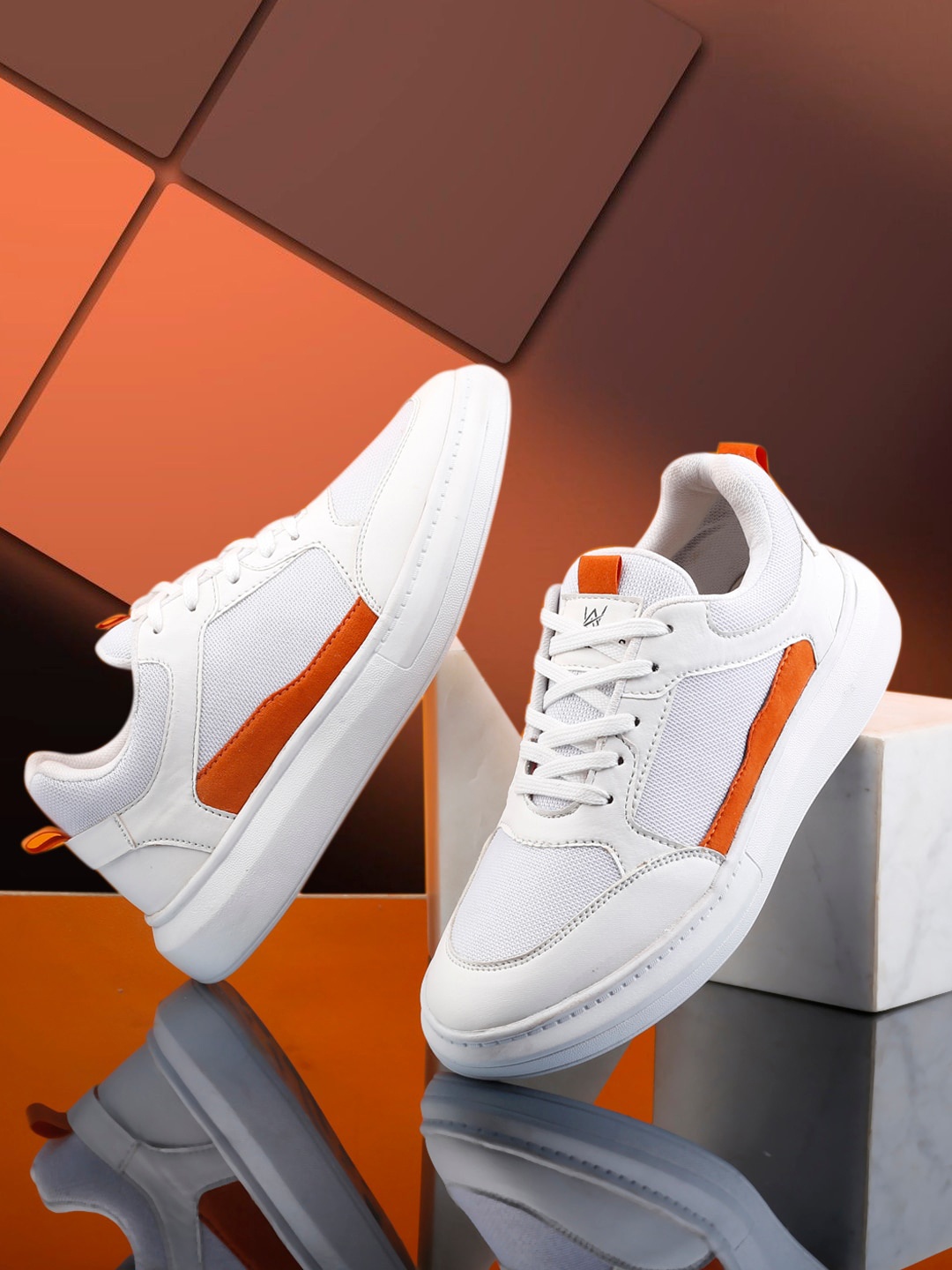 

Woakers Men Colourblocked Sneakers, White