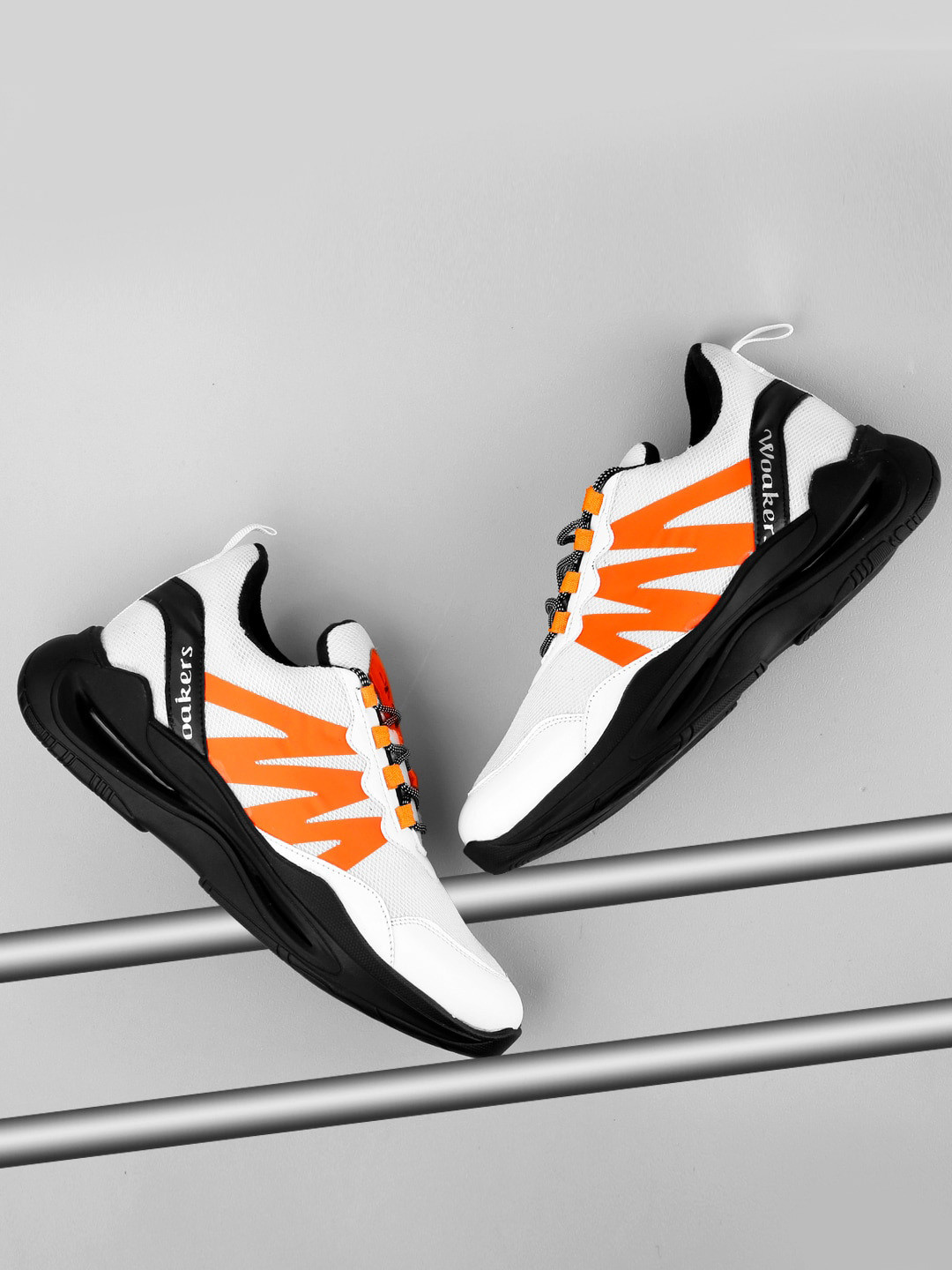 

Woakers Men Colourblocked Sneakers, White