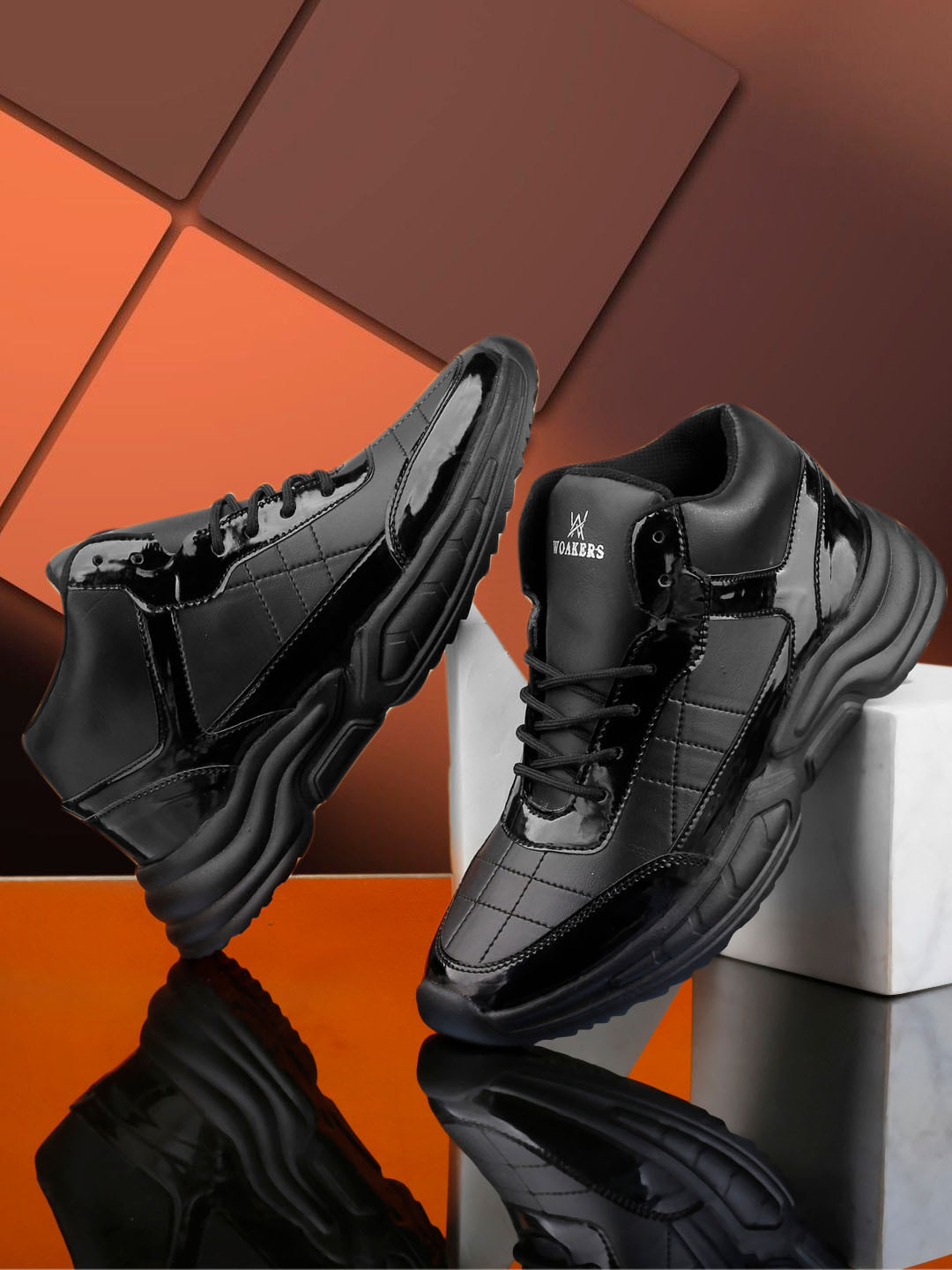 

Woakers Men Textured Sneakers, Black