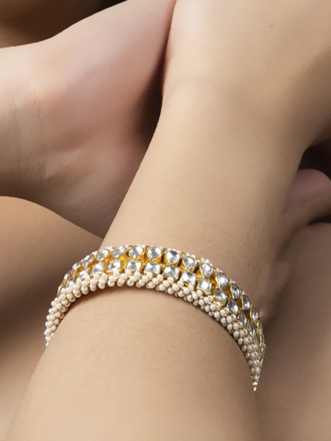 

AURAA TRENDS Set of 2 Gold-Plated & Toned White Kundan Studded Bangles