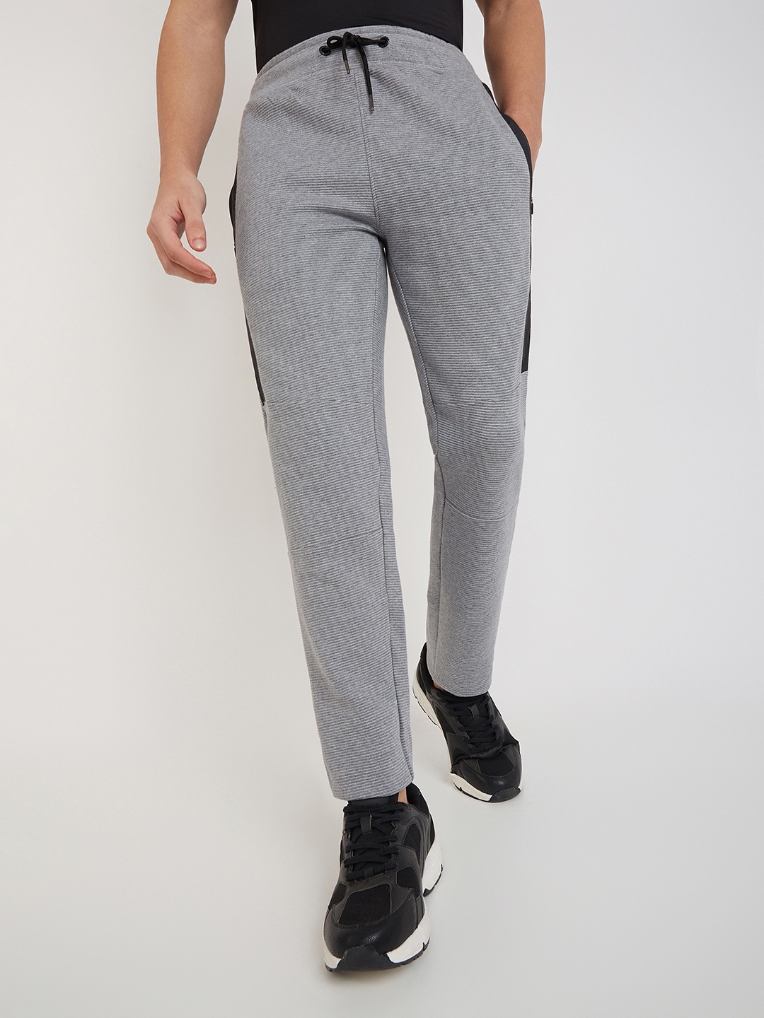 

Parx Men Grey Solid Slim Fit Track Pants