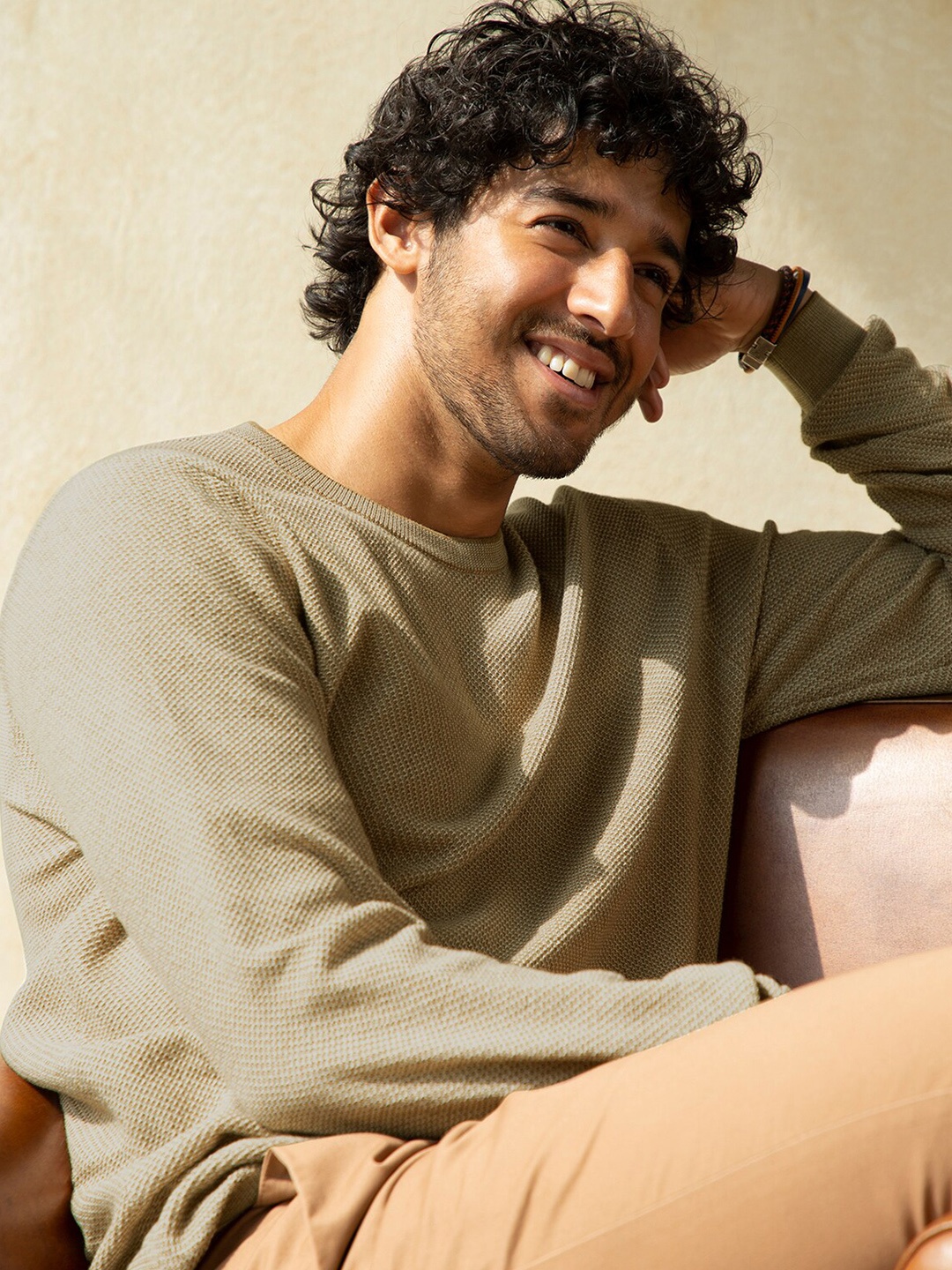 

Andamen Men Khaki Solid Long Sleeves Ribbed Hemline Cotton Pullover Sweater