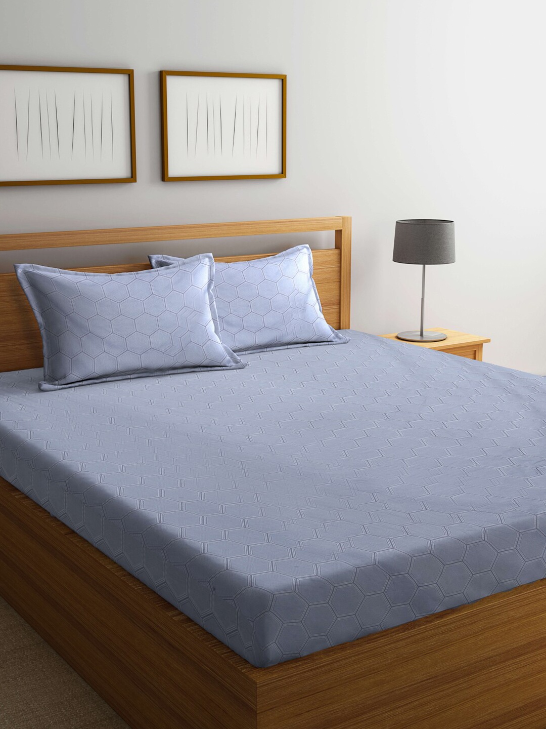 

Arrabi Grey & White Geometric 300 TC King Bedsheet with 2 Pillow Covers