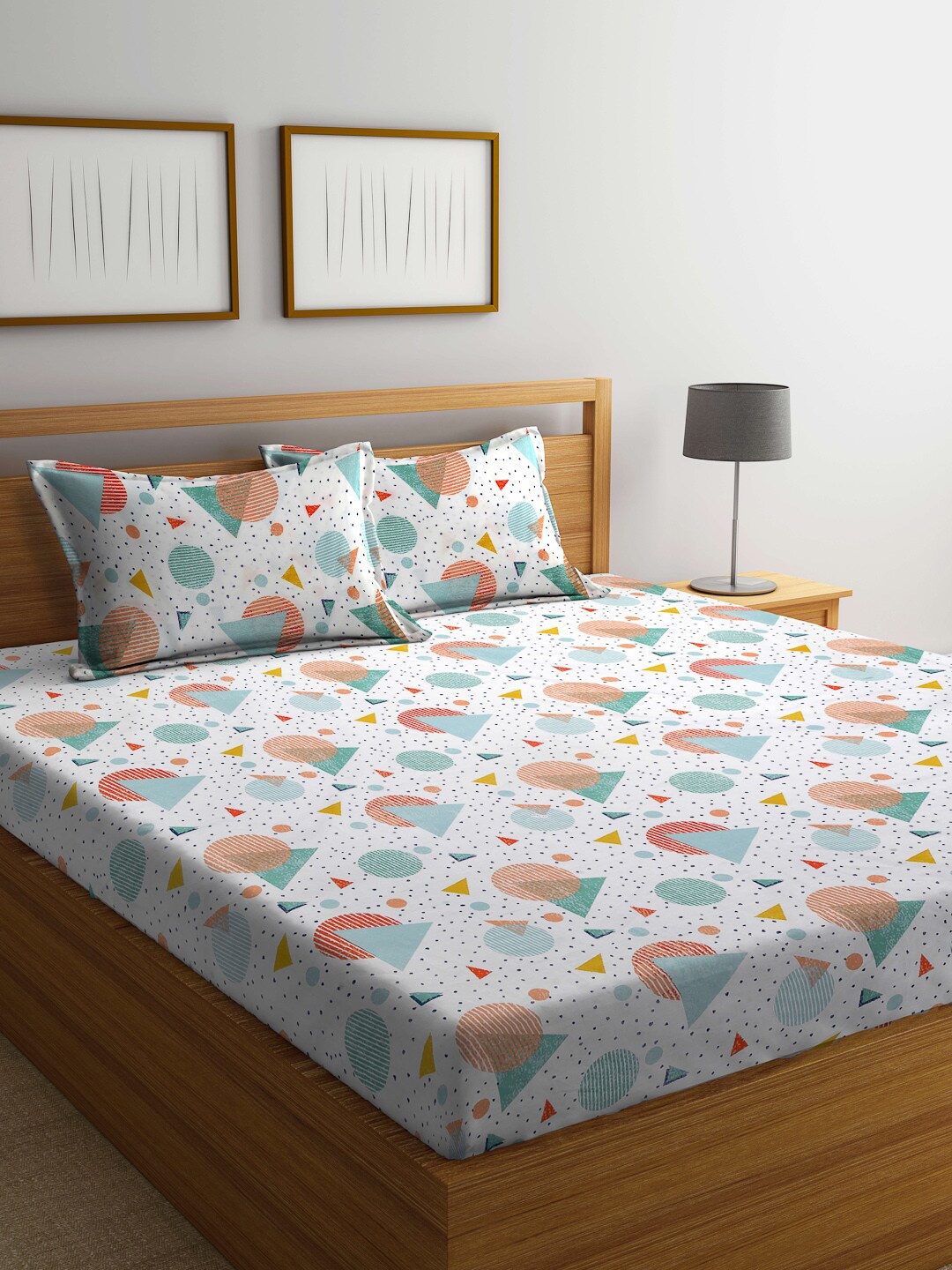 

Arrabi White & Green Geometric 300 TC King Bedsheet with 2 Pillow Covers
