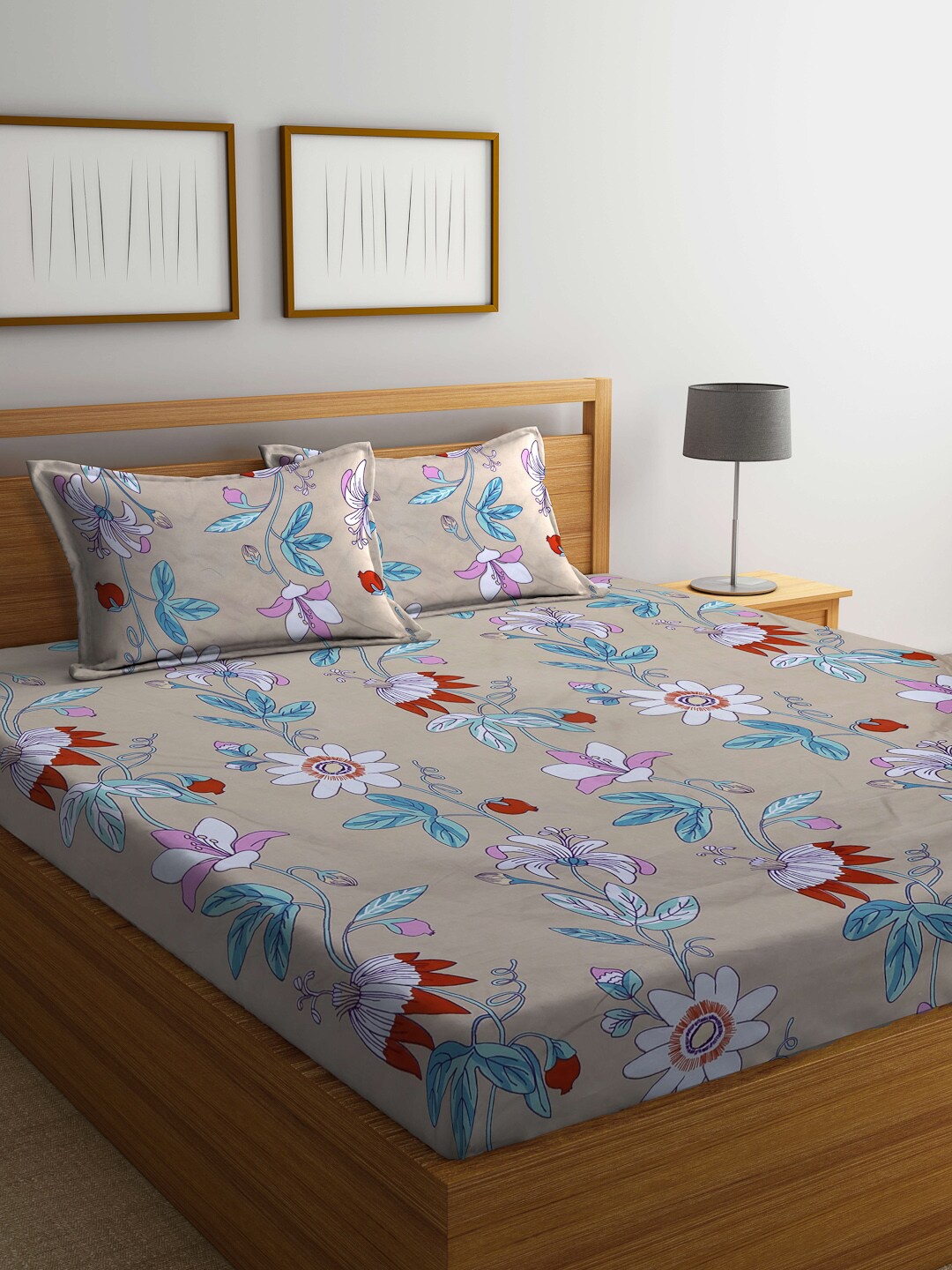 

Arrabi Brown & Peach-Coloured Floral 300 TC King Bedsheet with 2 Pillow Covers