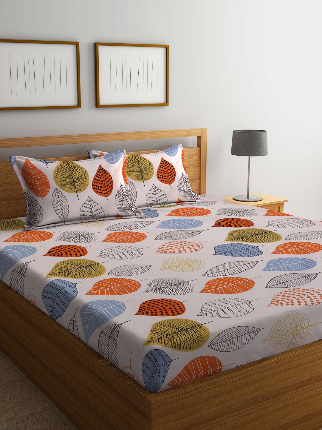 

Arrabi Peach-Coloured & Black Floral 300 TC King Bedsheet with 2 Pillow Covers