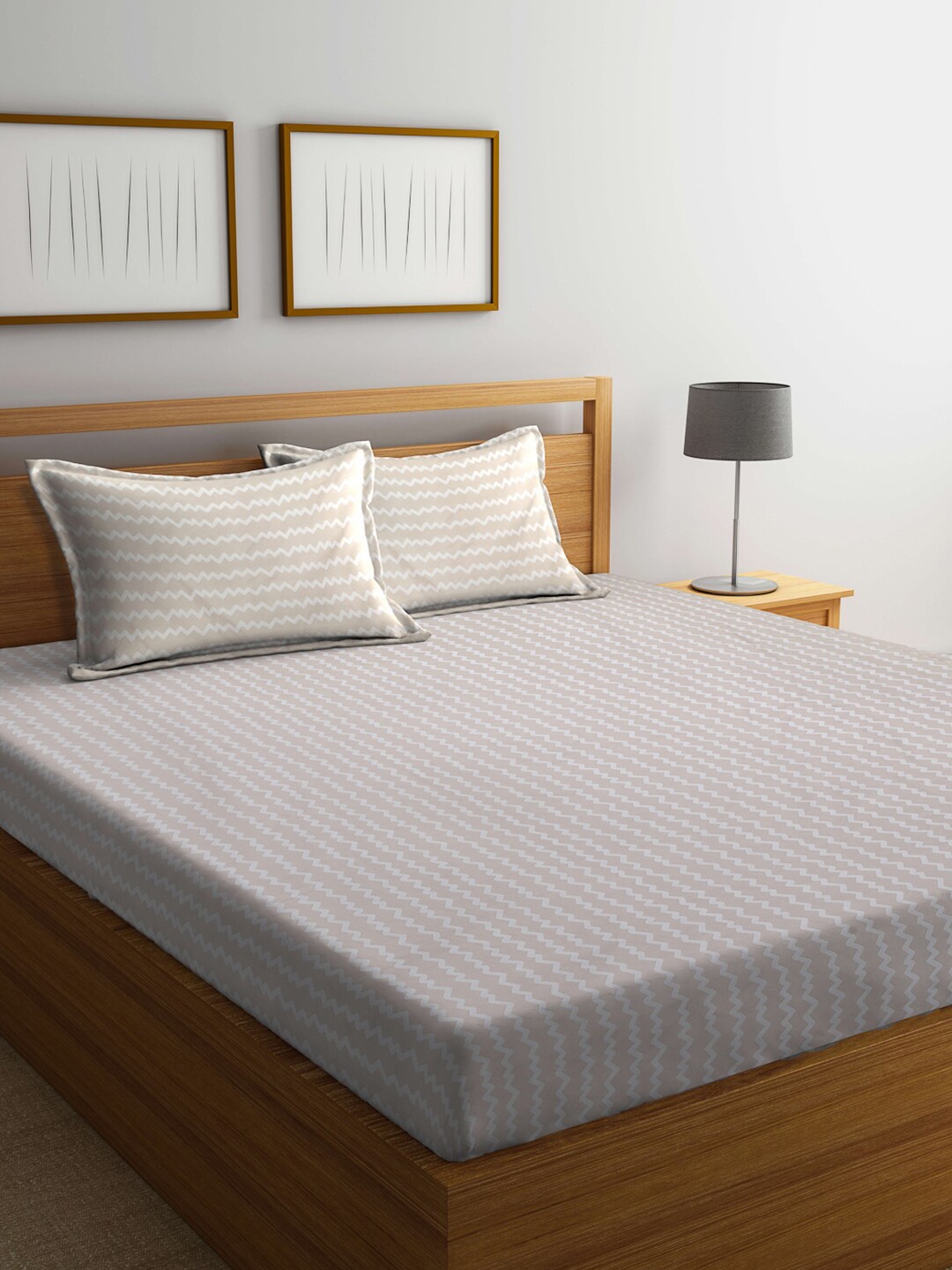 Arrabi Brown & White Geometric 300 TC King Bedsheet with 2 Pillow Covers