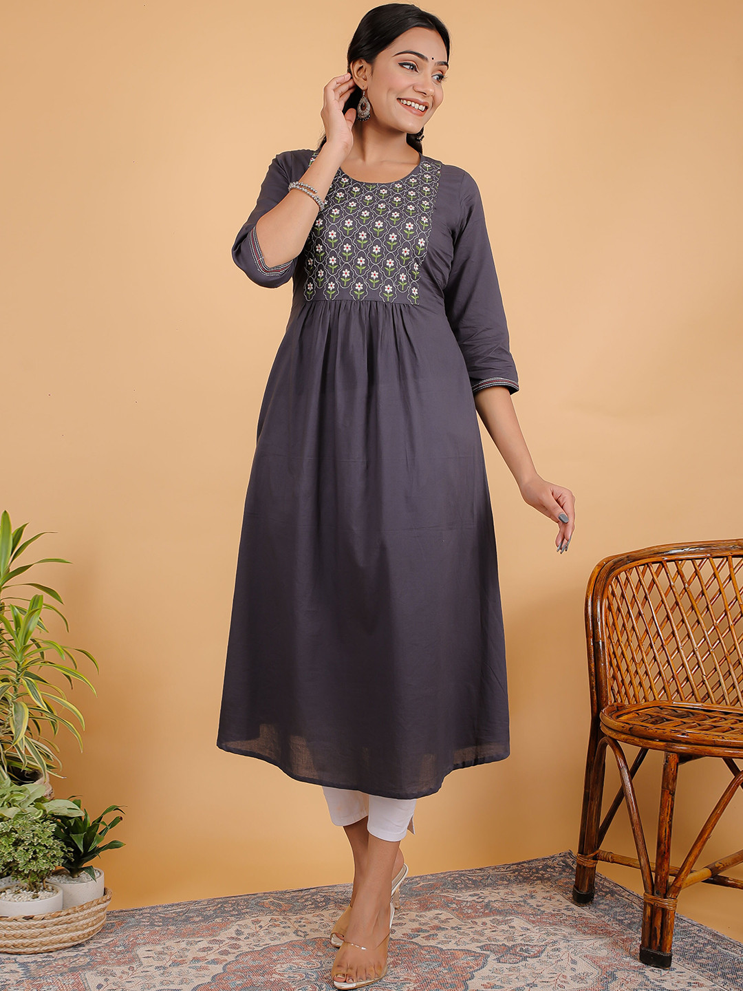 

ETHNIC STREET Women Grey Floral A-line Embroidered Kurta