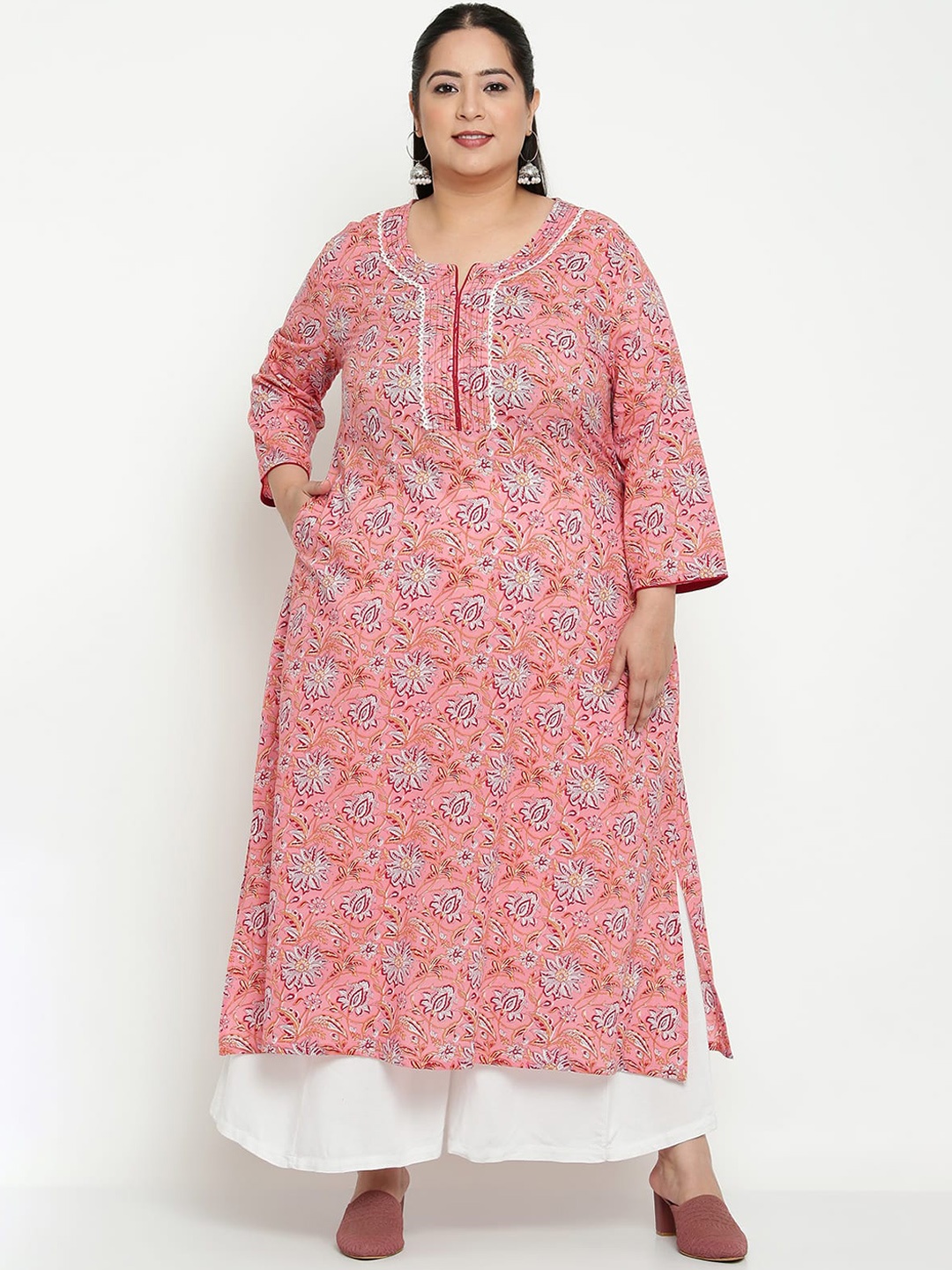 

Sringam Plus Size Women Peach-Coloured & White Floral Printed Kurta