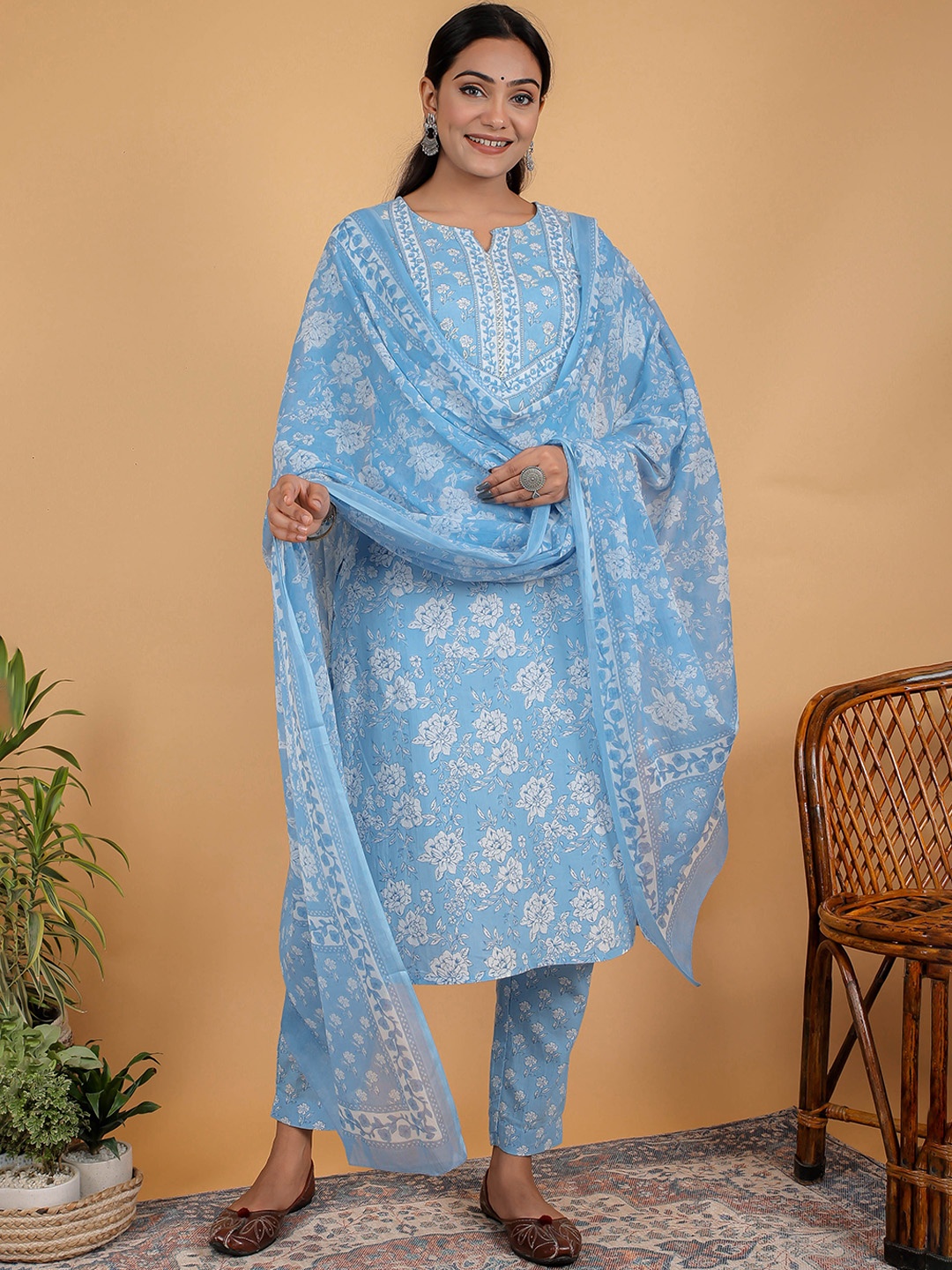 

ETHNIC STREET Women Floral Printed Pure Cotton Kurta with Trousers & With Dupatta, Blue