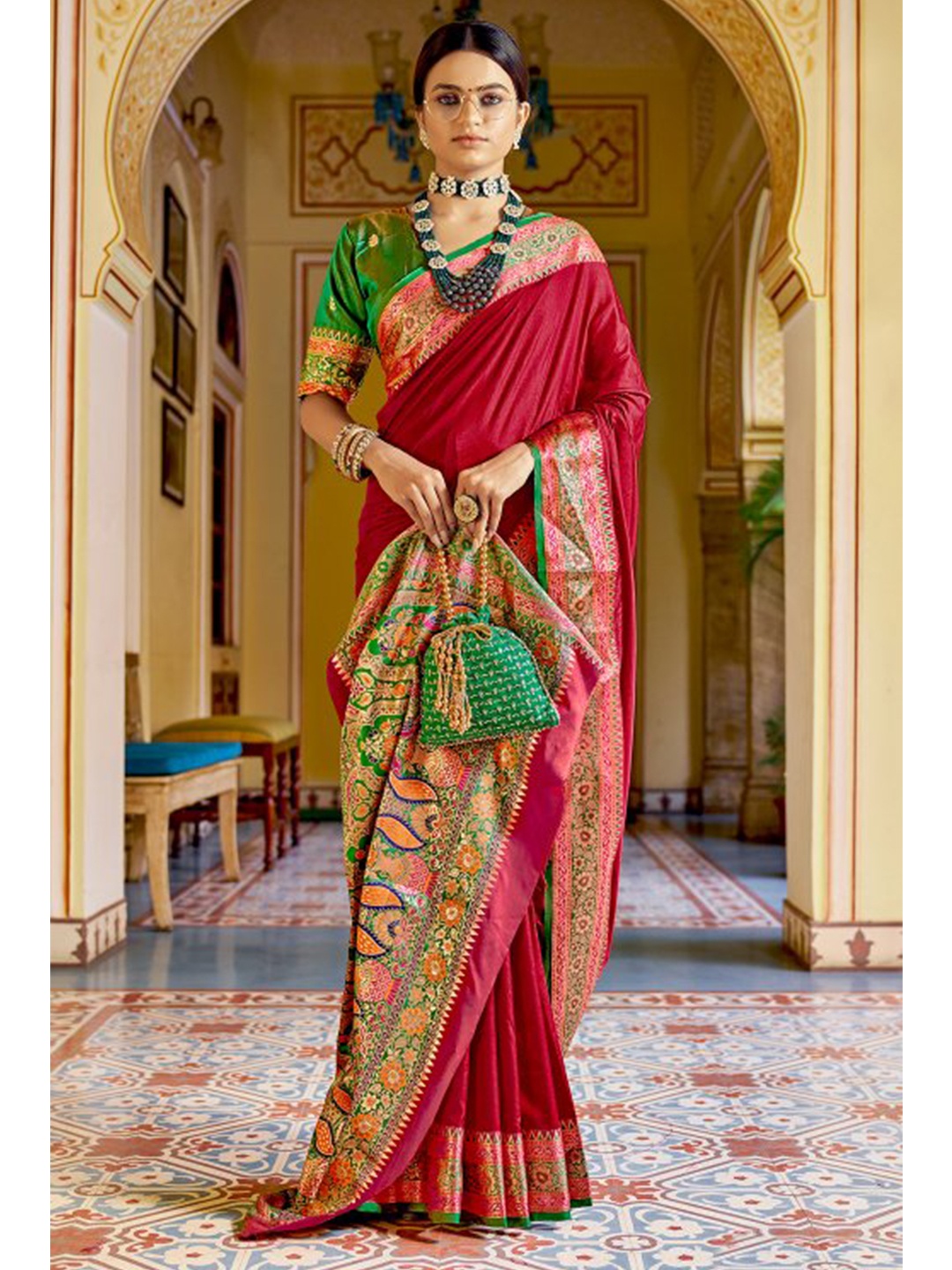 

KARAGIRI Red & Green Zari Solid Saree