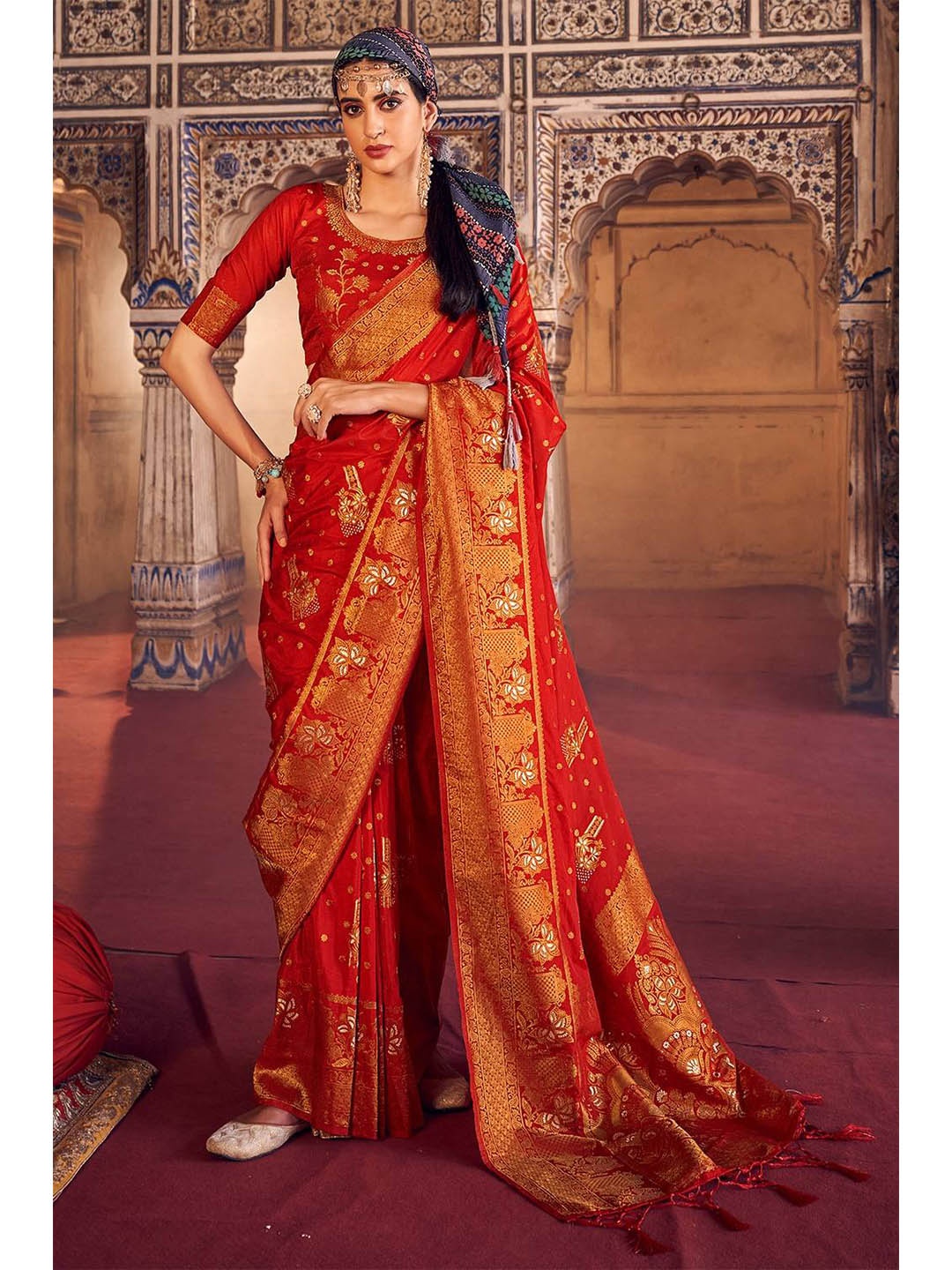 

KARAGIRI Red & Gold-Toned Woven Design Zari Saree