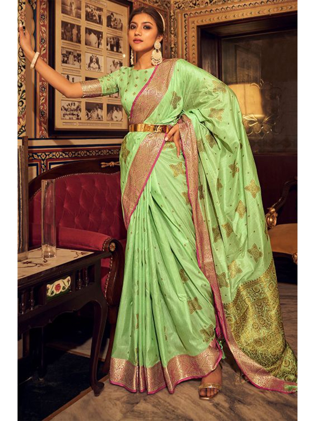 

KARAGIRI Green & Gold-Toned Woven Design Zari Saree